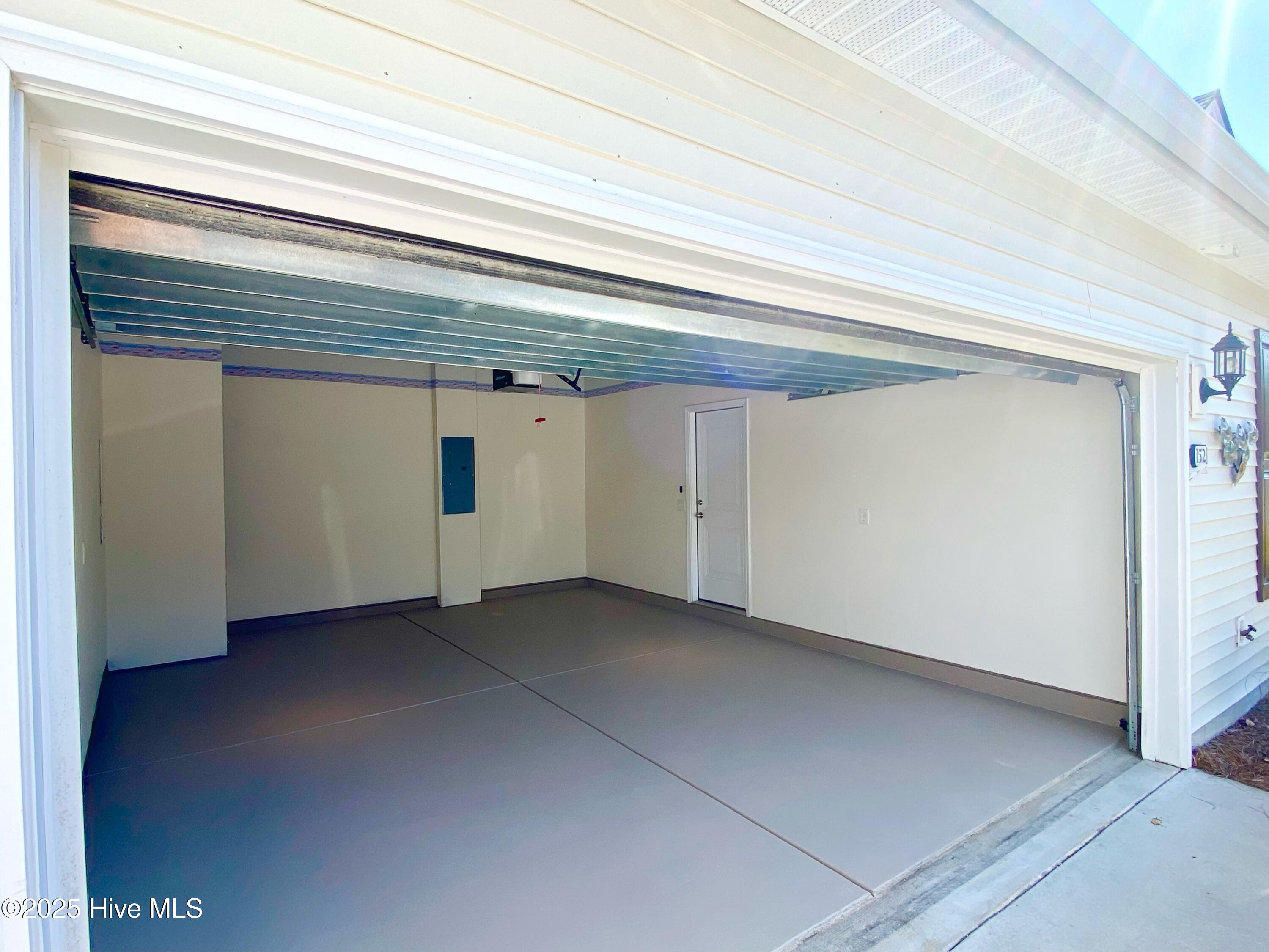 100529406 | Photo 51