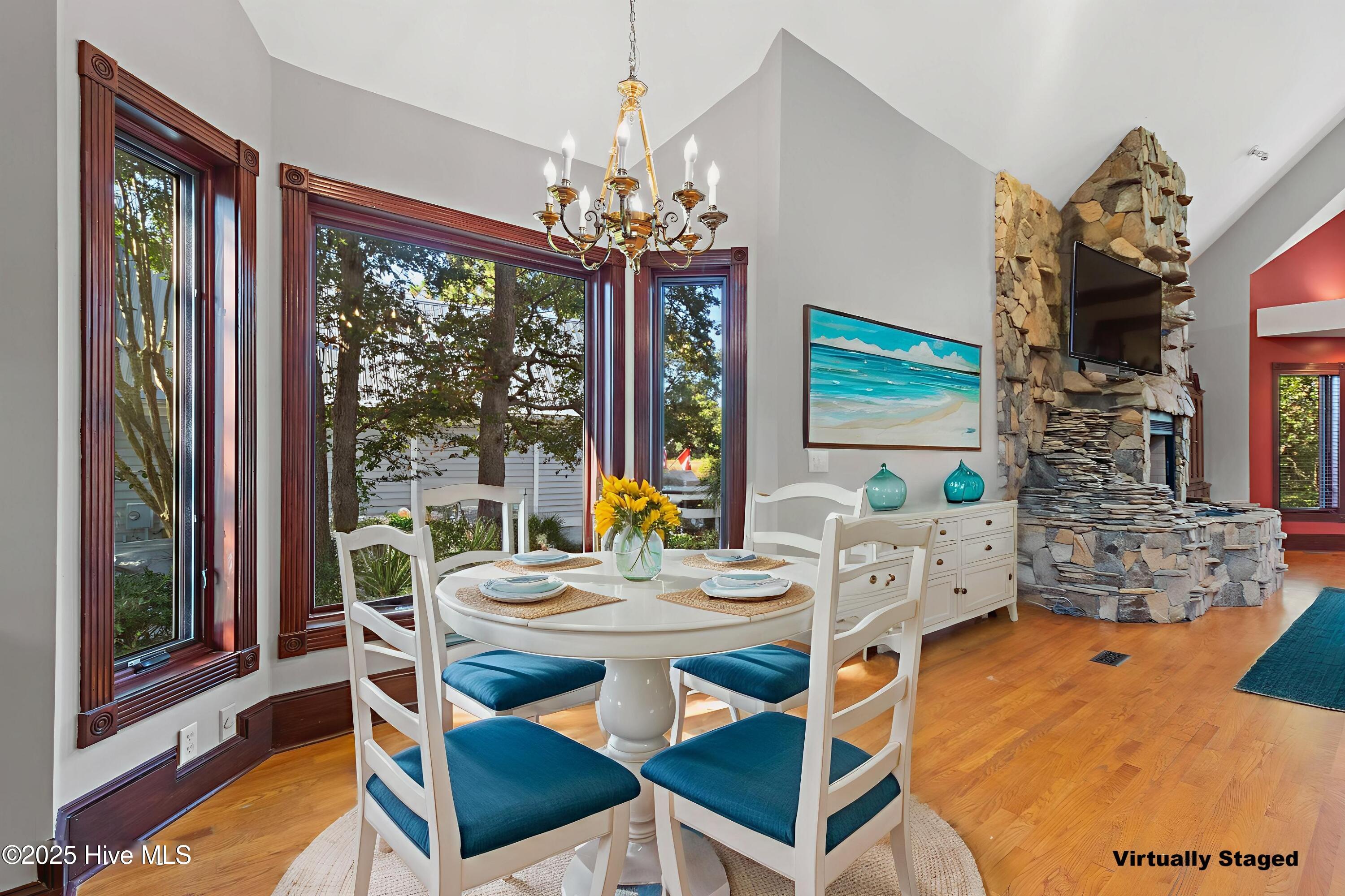 100531940 | Photo 31