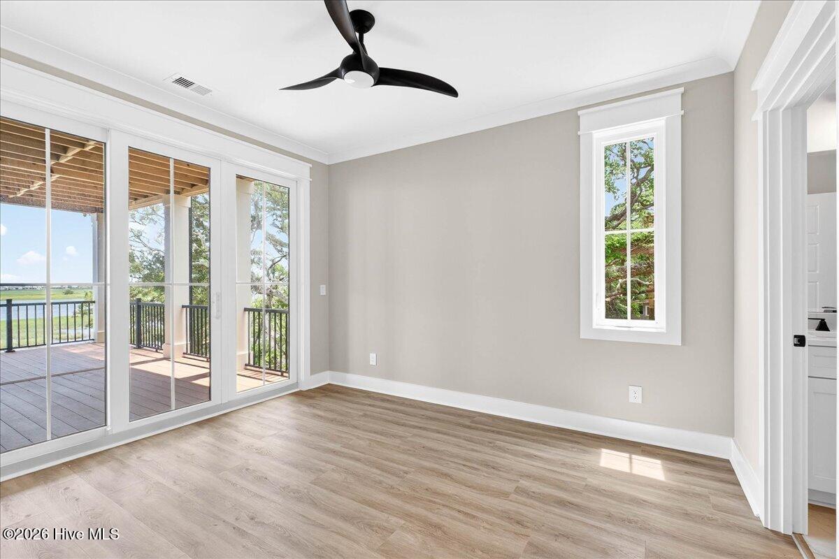 100562322 | Photo 16