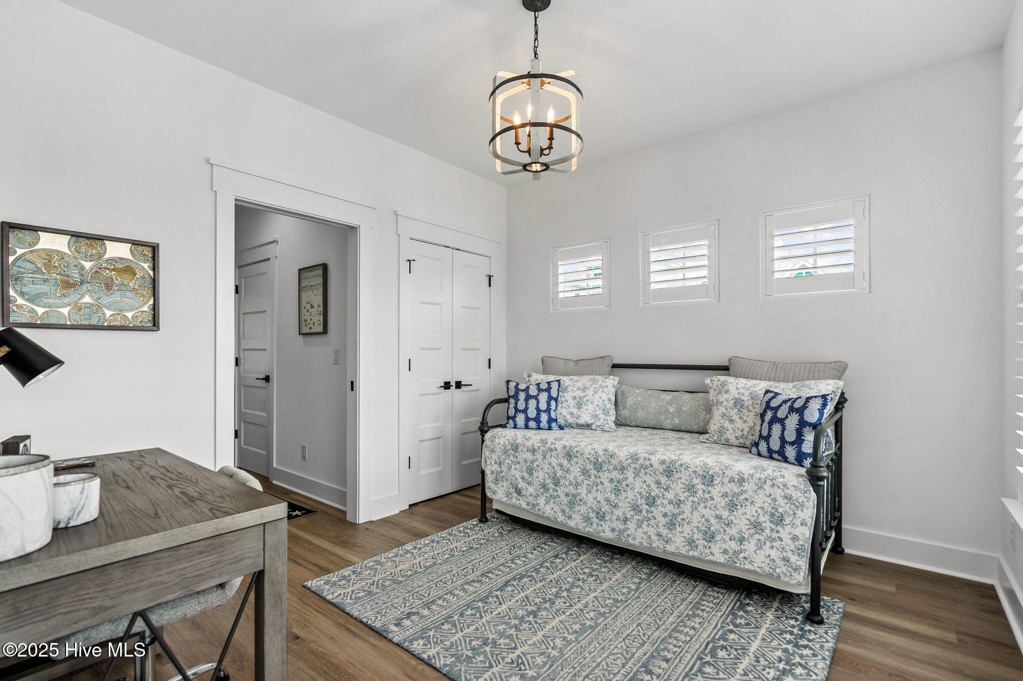 100520745 | Photo 14