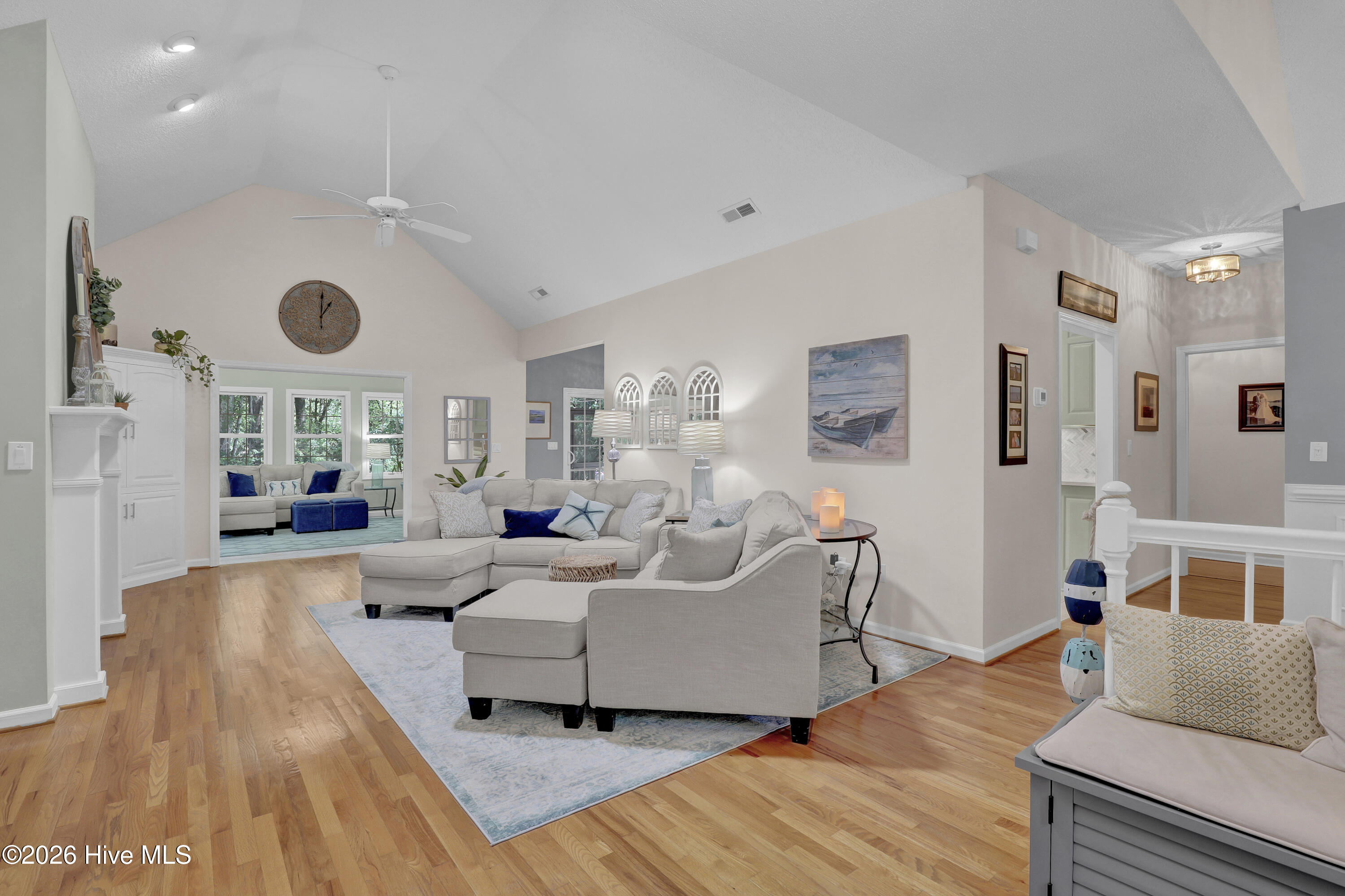 100570699 | Photo 10