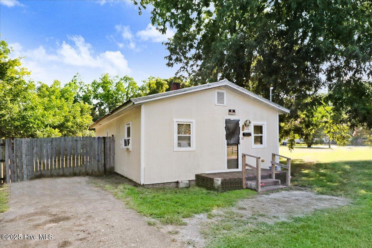 Homes for sale in Smithfield, NC | 706 Caswell St, Smithfield, NC 27577 | MLS# 100523536