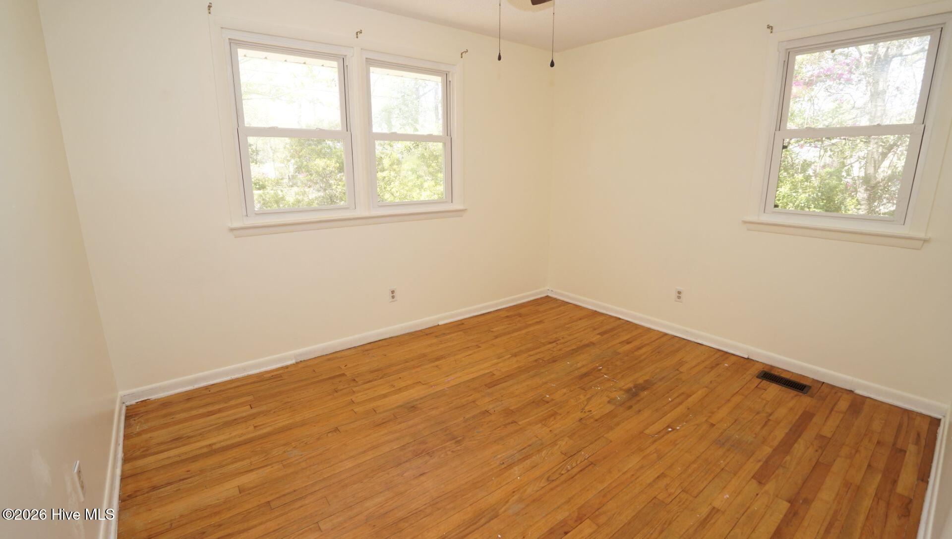 100566833 | Photo 18