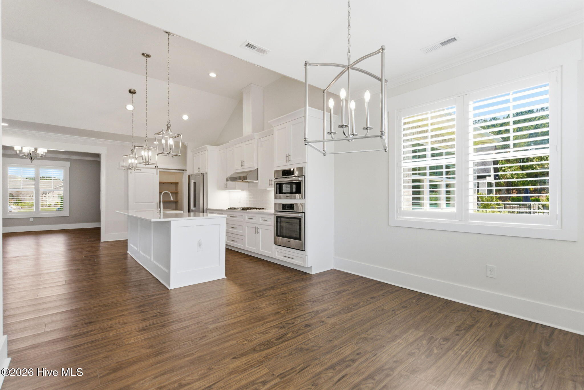 100543119 | Photo 23