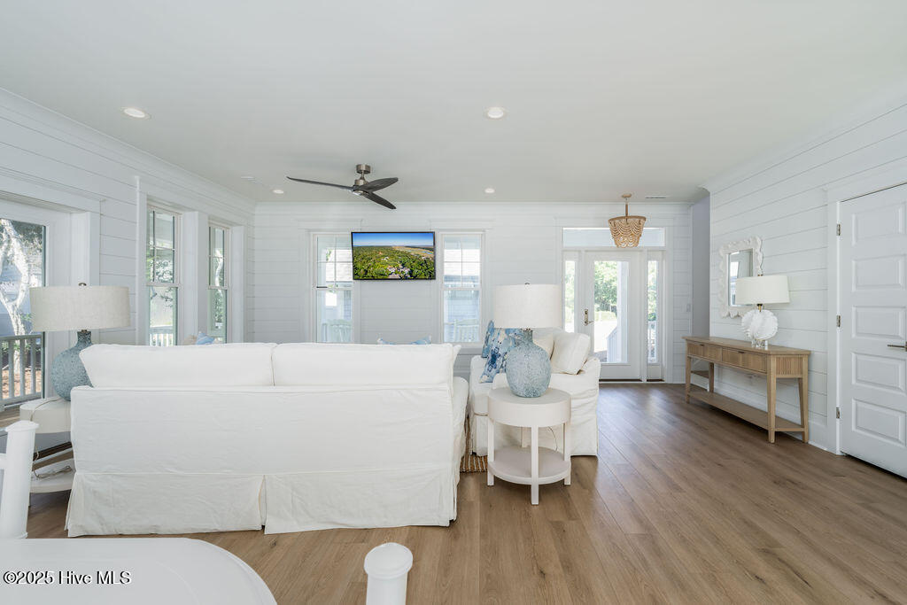 100564939 | Photo 14