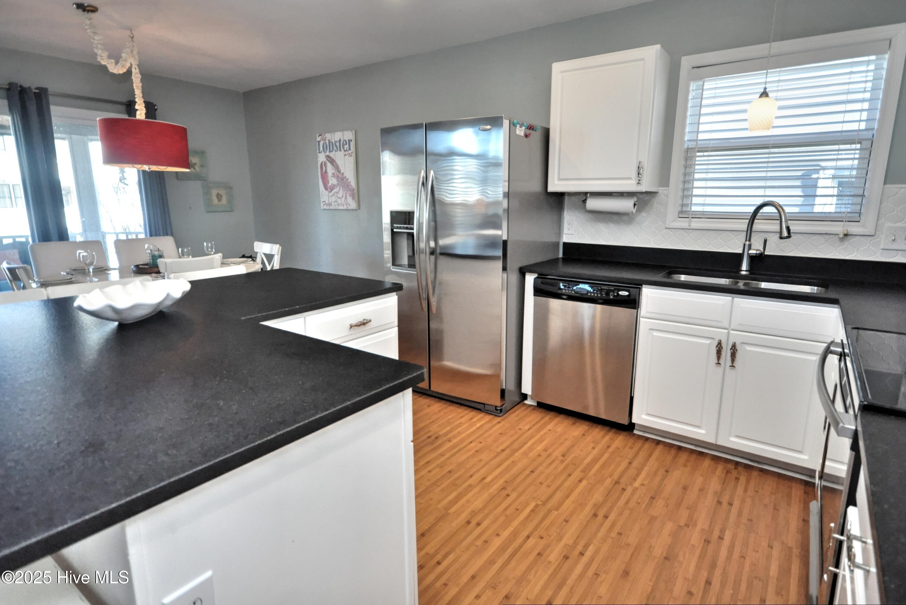 100545974 | Photo 12