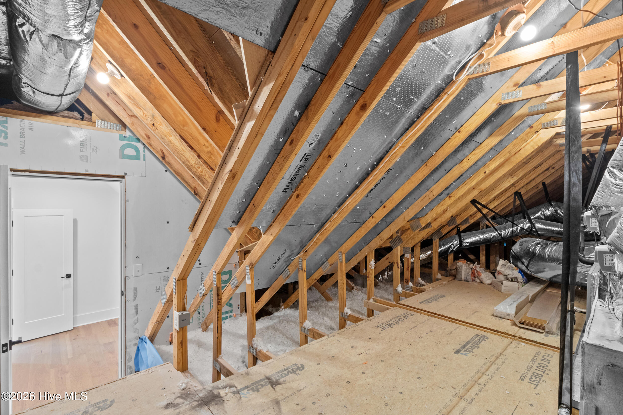 100568514 | Photo 41