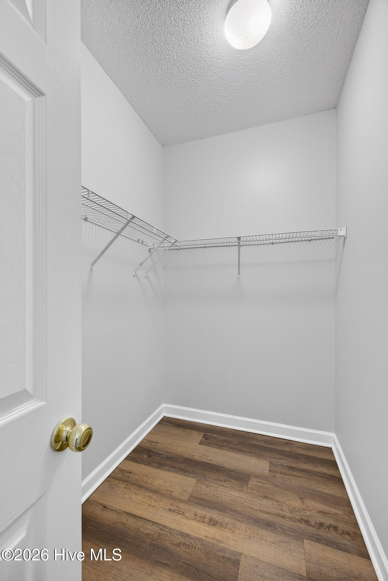 100562052 | Photo 27