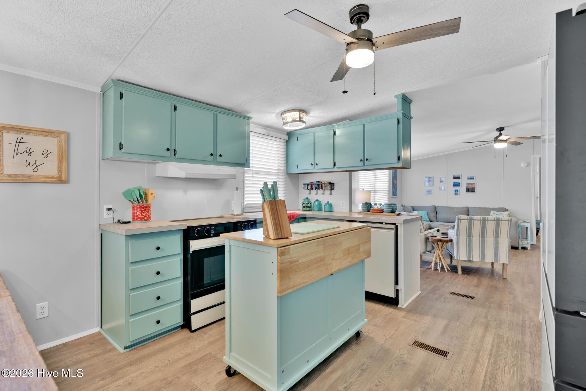 100559189 | Photo 13