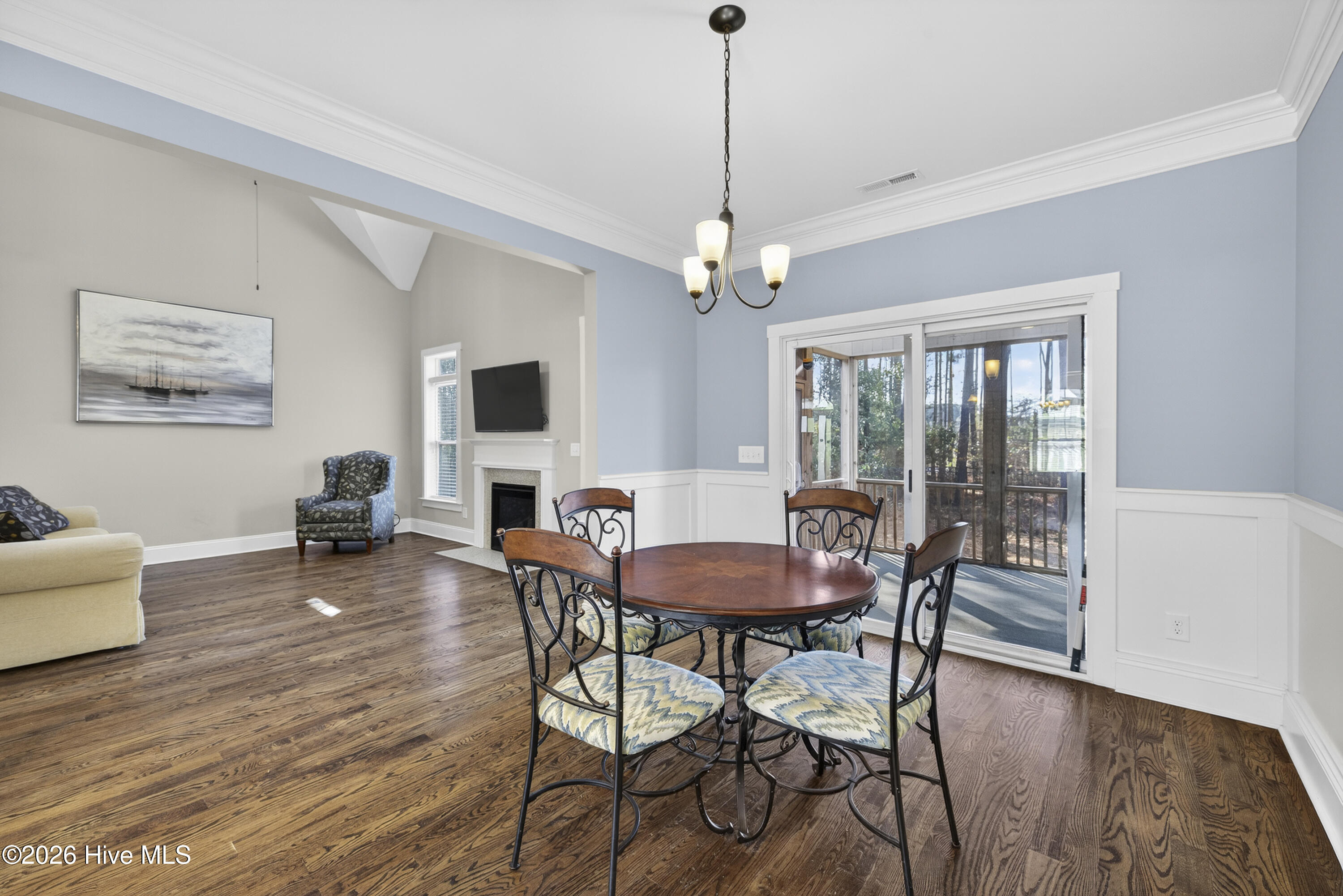 100555672 | Photo 11