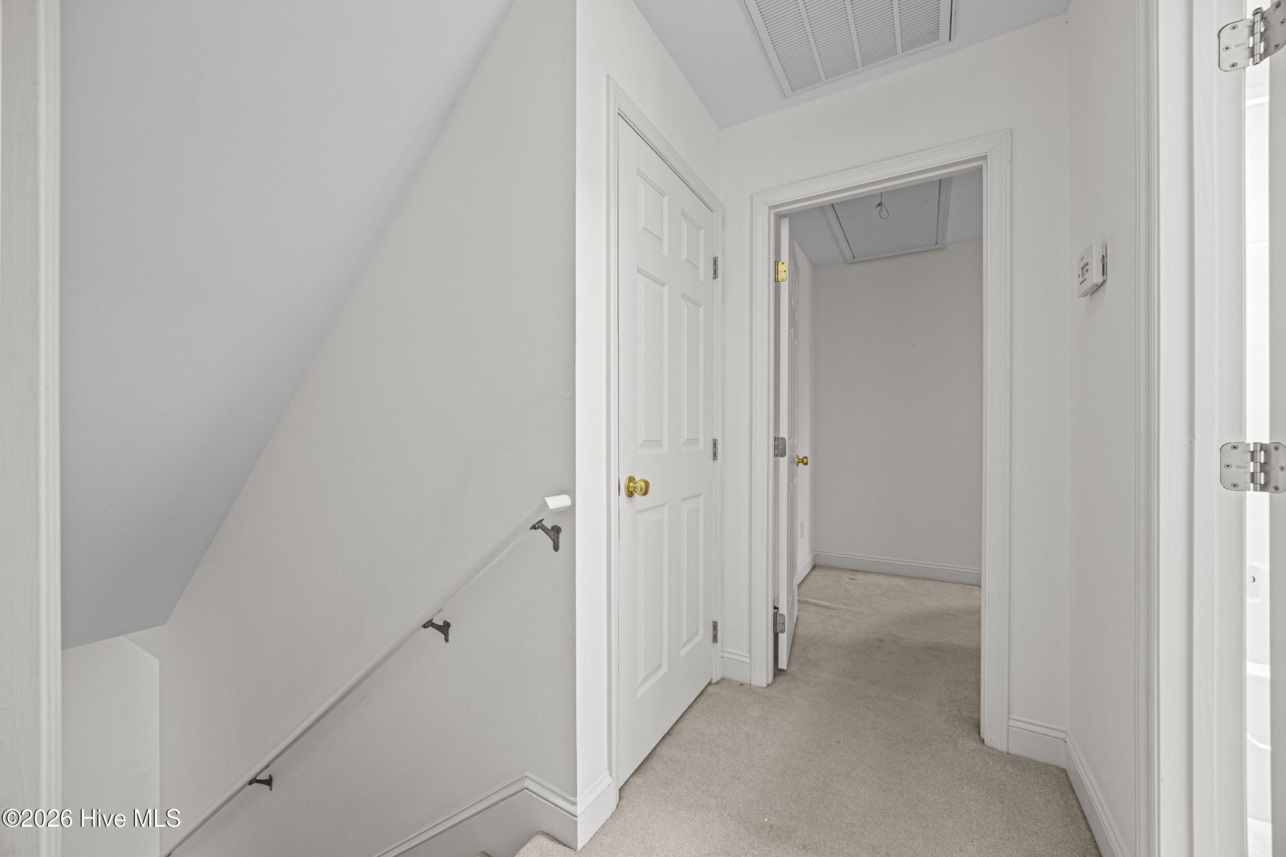 100569840 | Photo 40