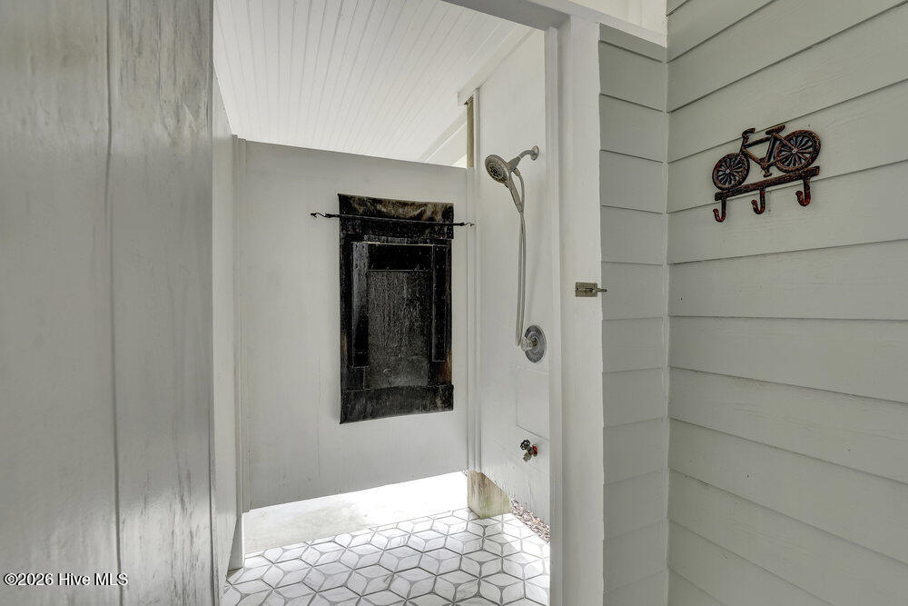 100562970 | Photo 41