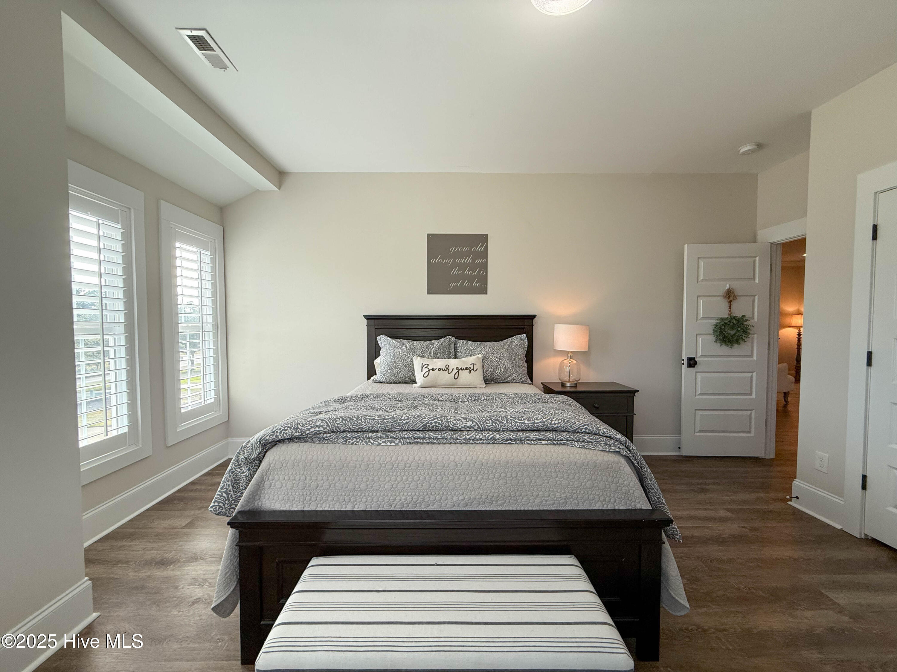 100556308 | Photo 80