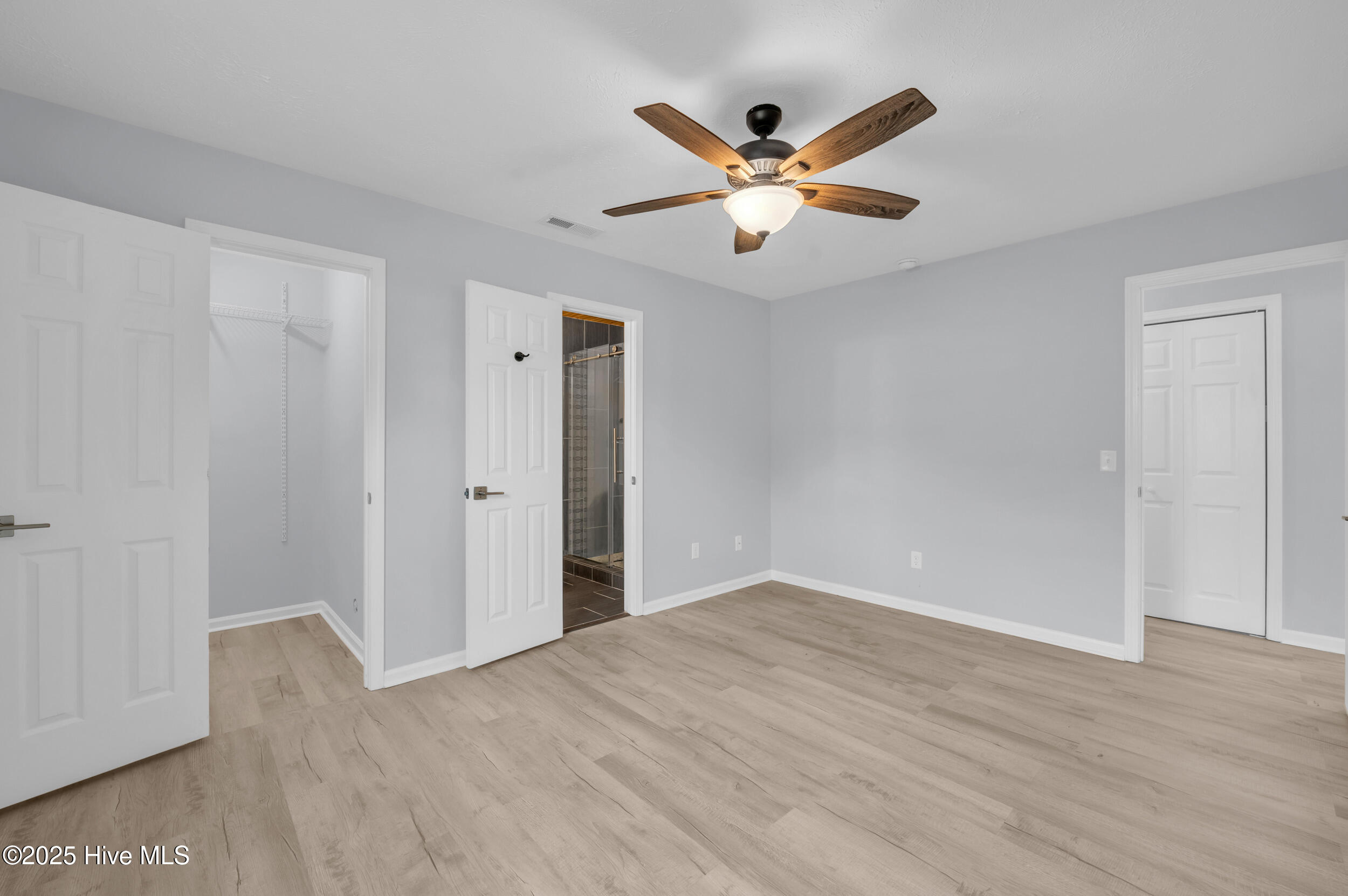 100535250 | Photo 18