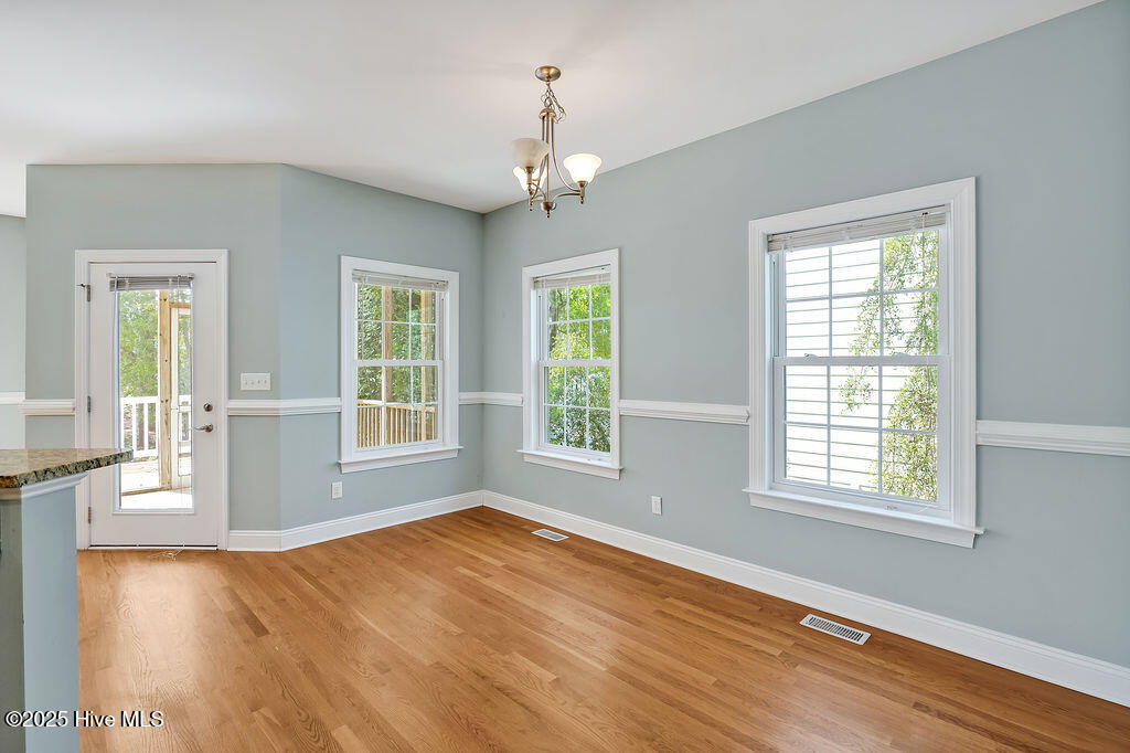 100506420 | Photo 14