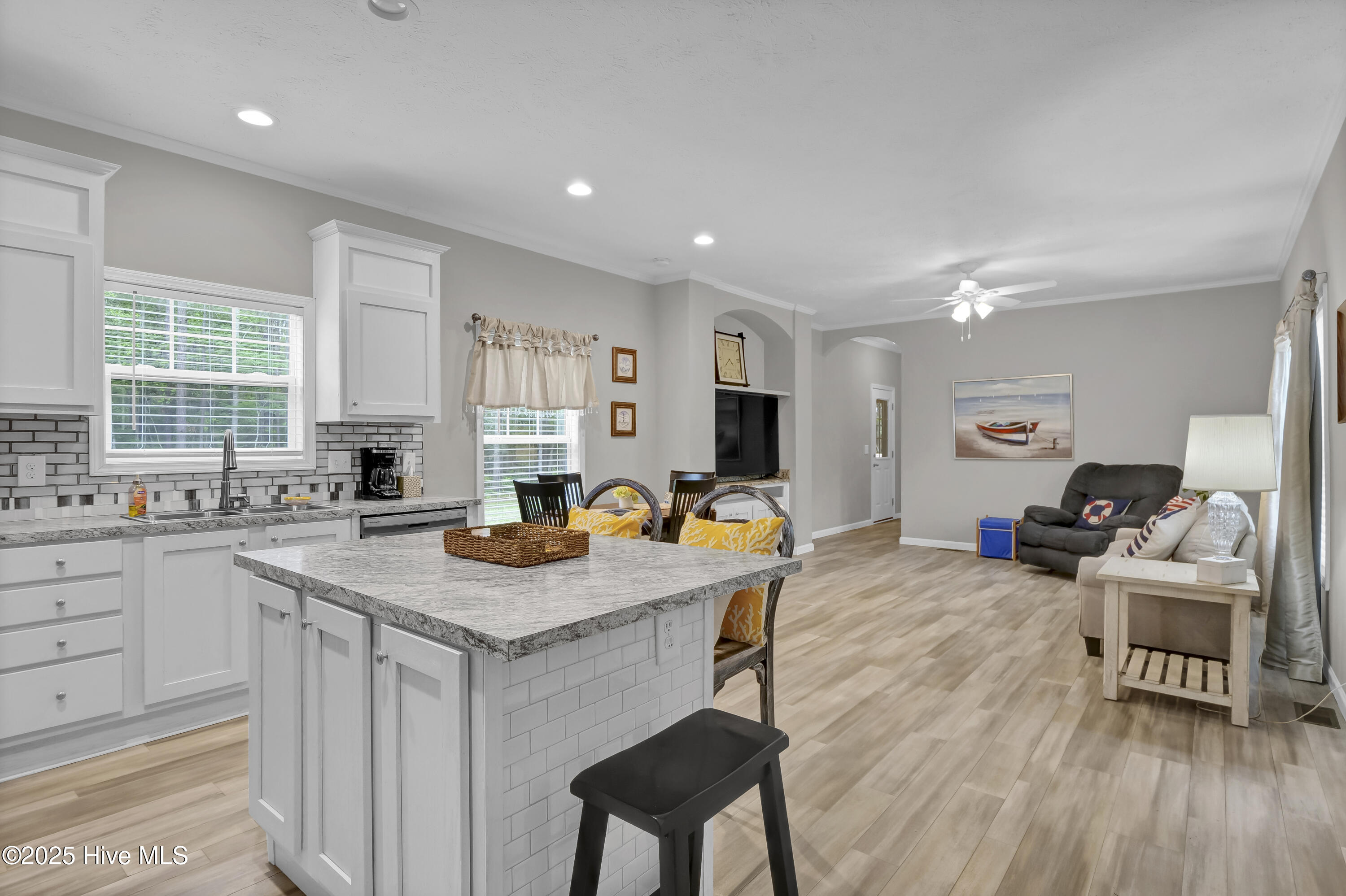 100557833 | Photo 10