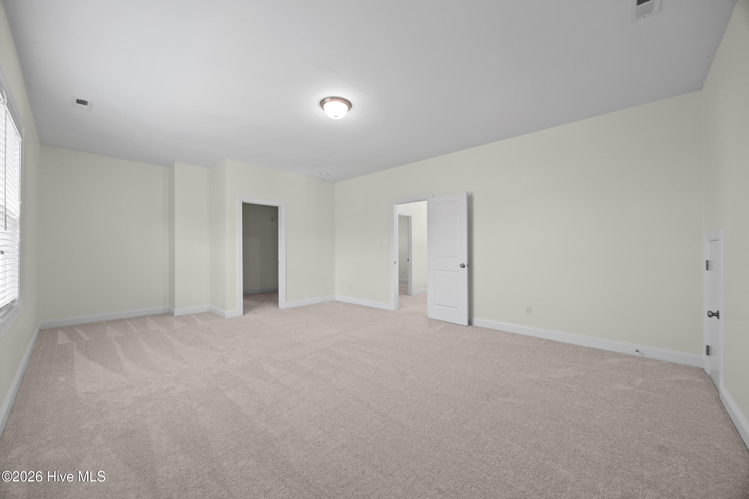 100568241 | Photo 45