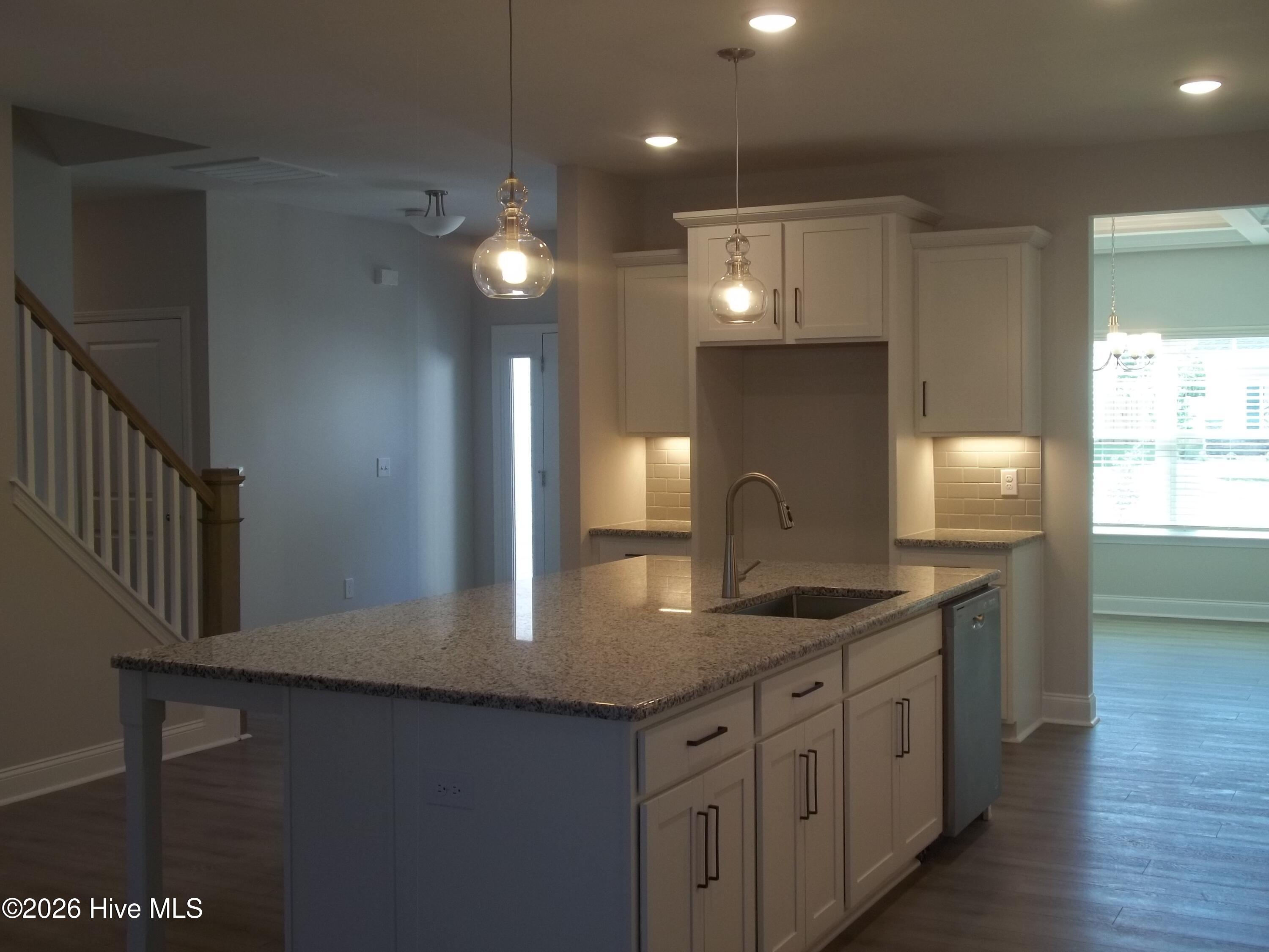 100553615 | Photo 11