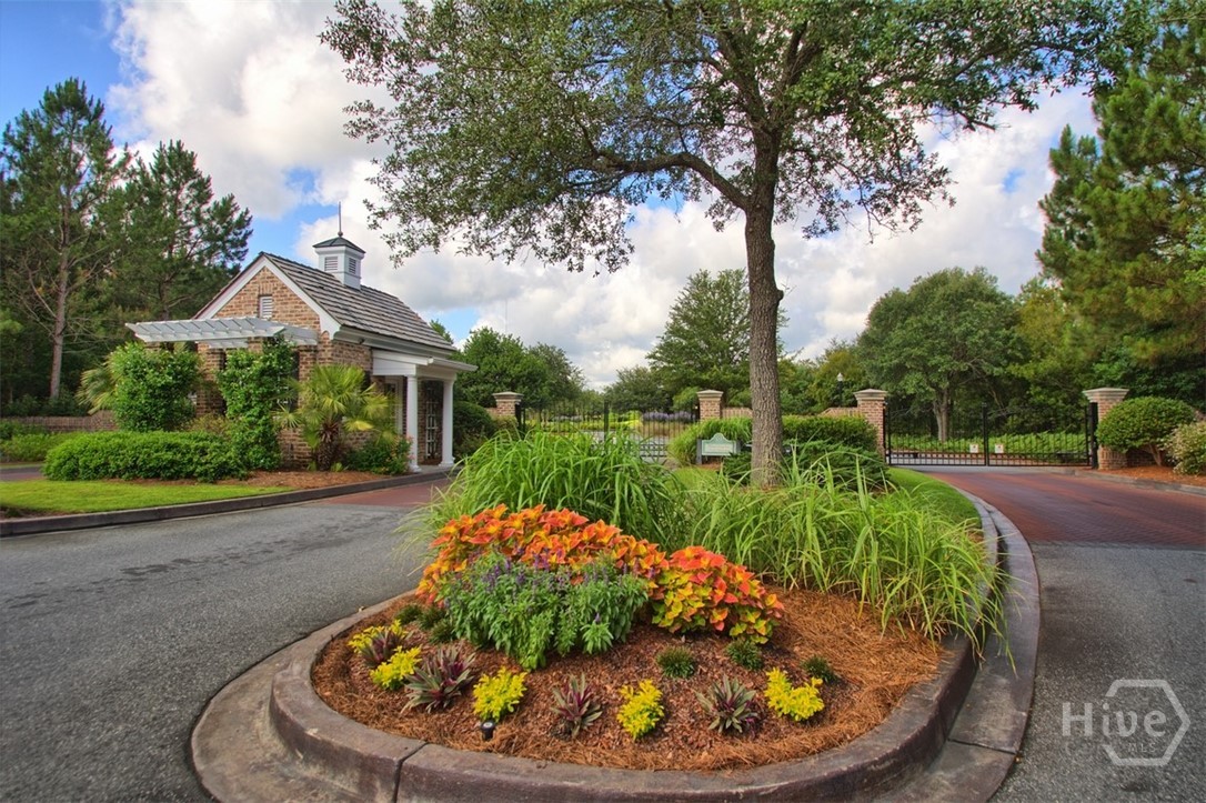 BEAUTIFUL LANDSCAPING!