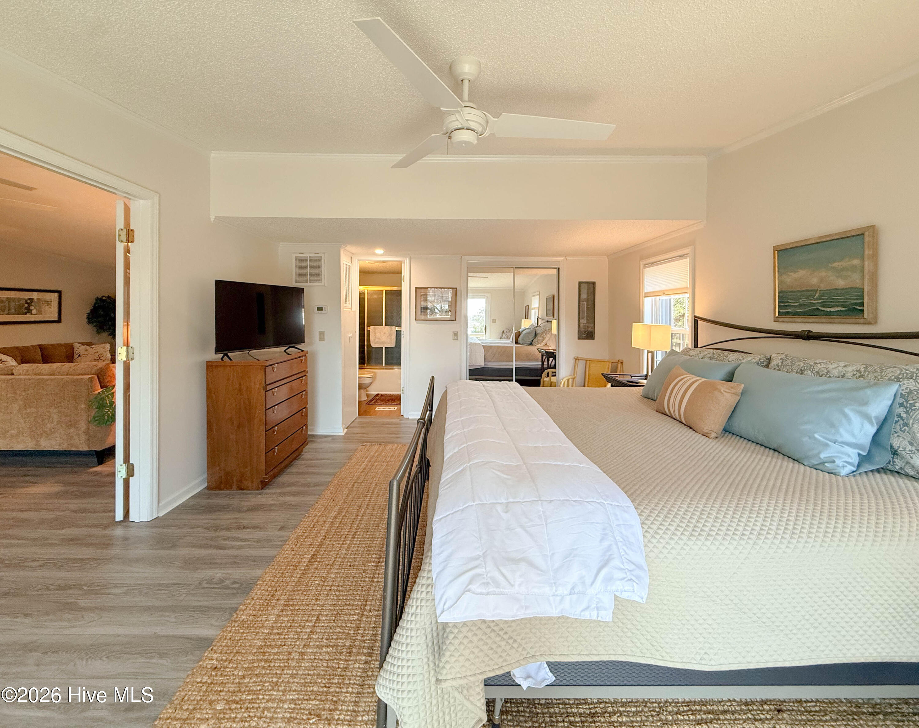 100559362 | Photo 37