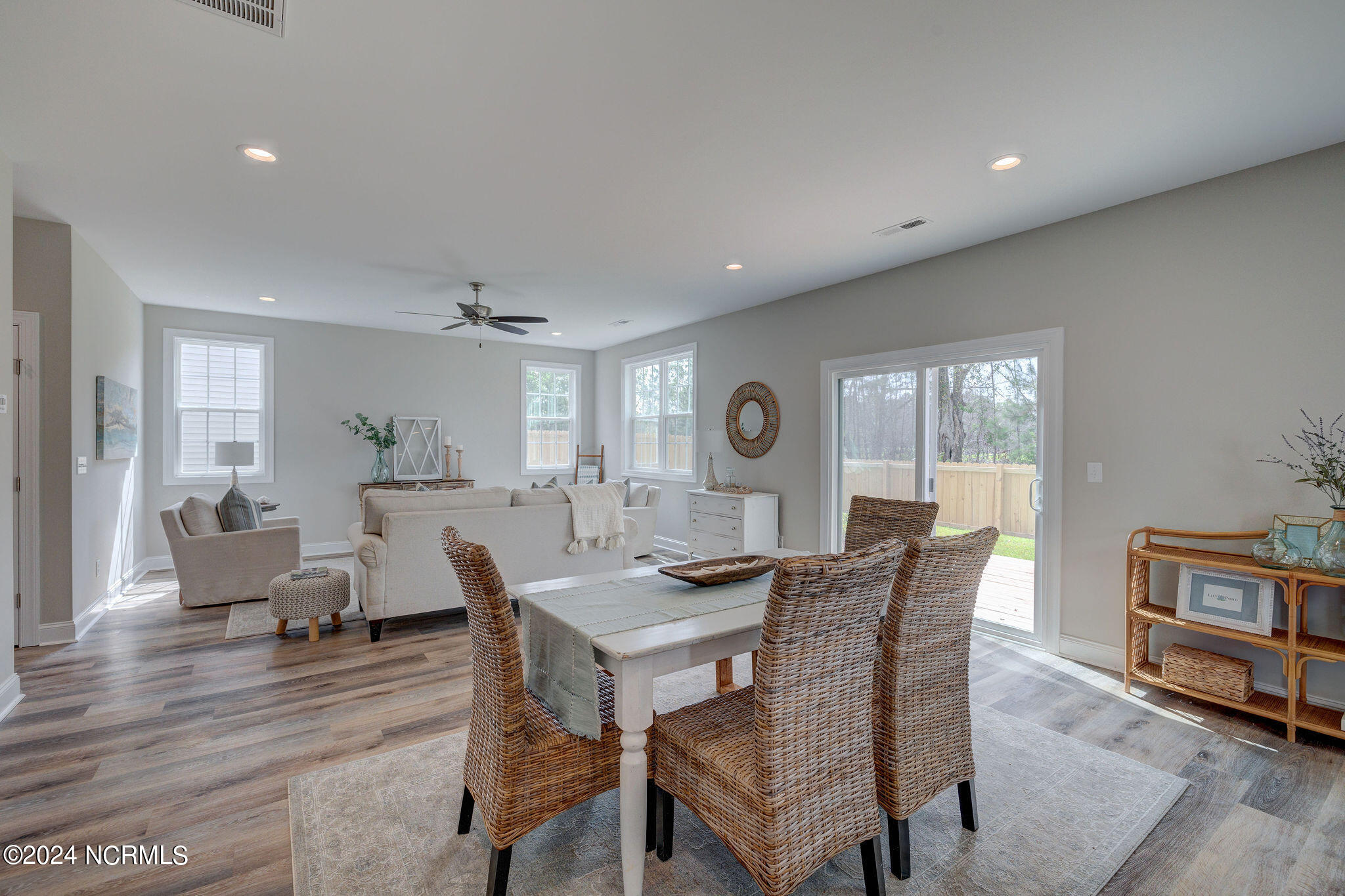 100548274 | Photo 11