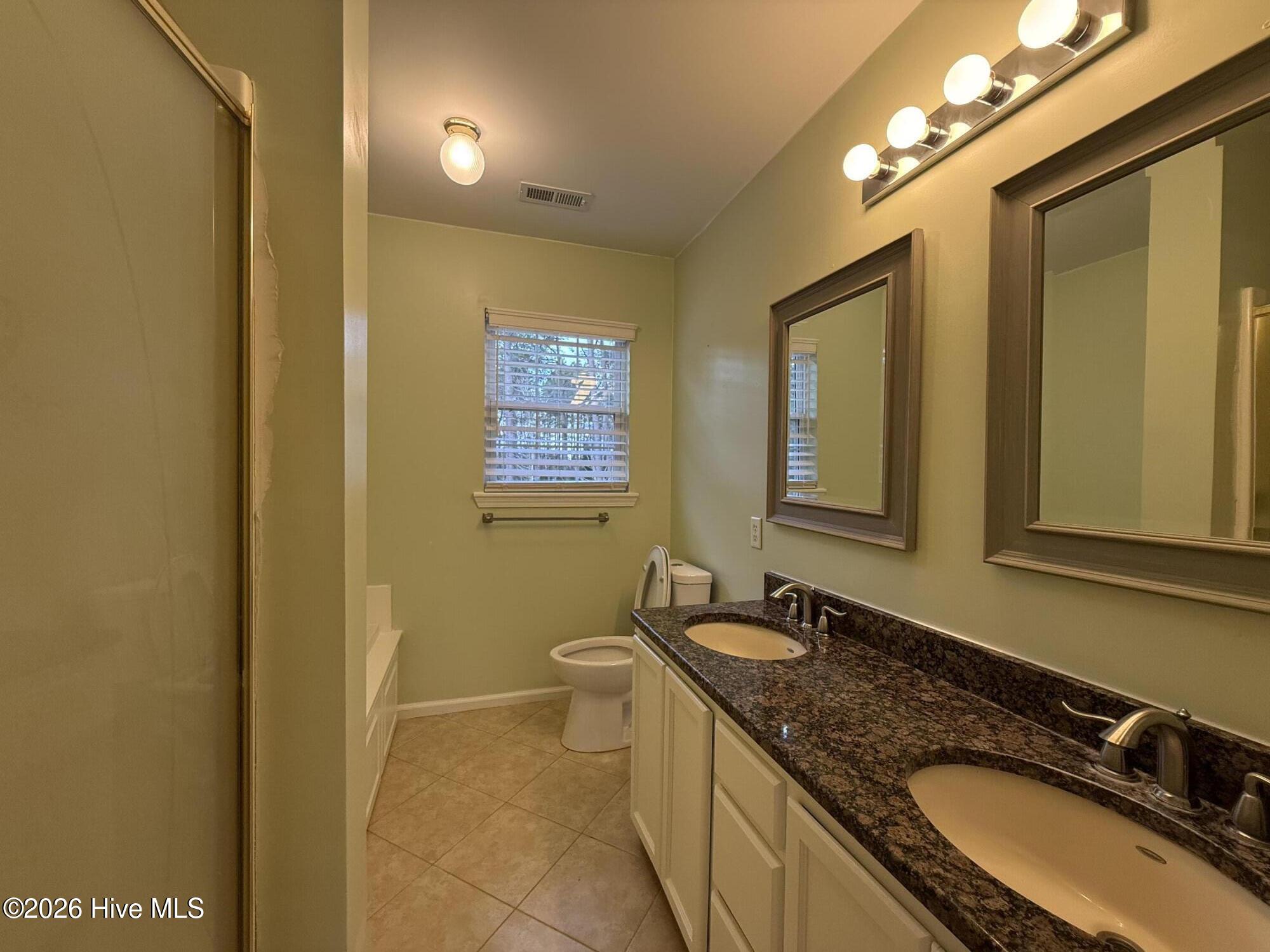 100552957 | Photo 26