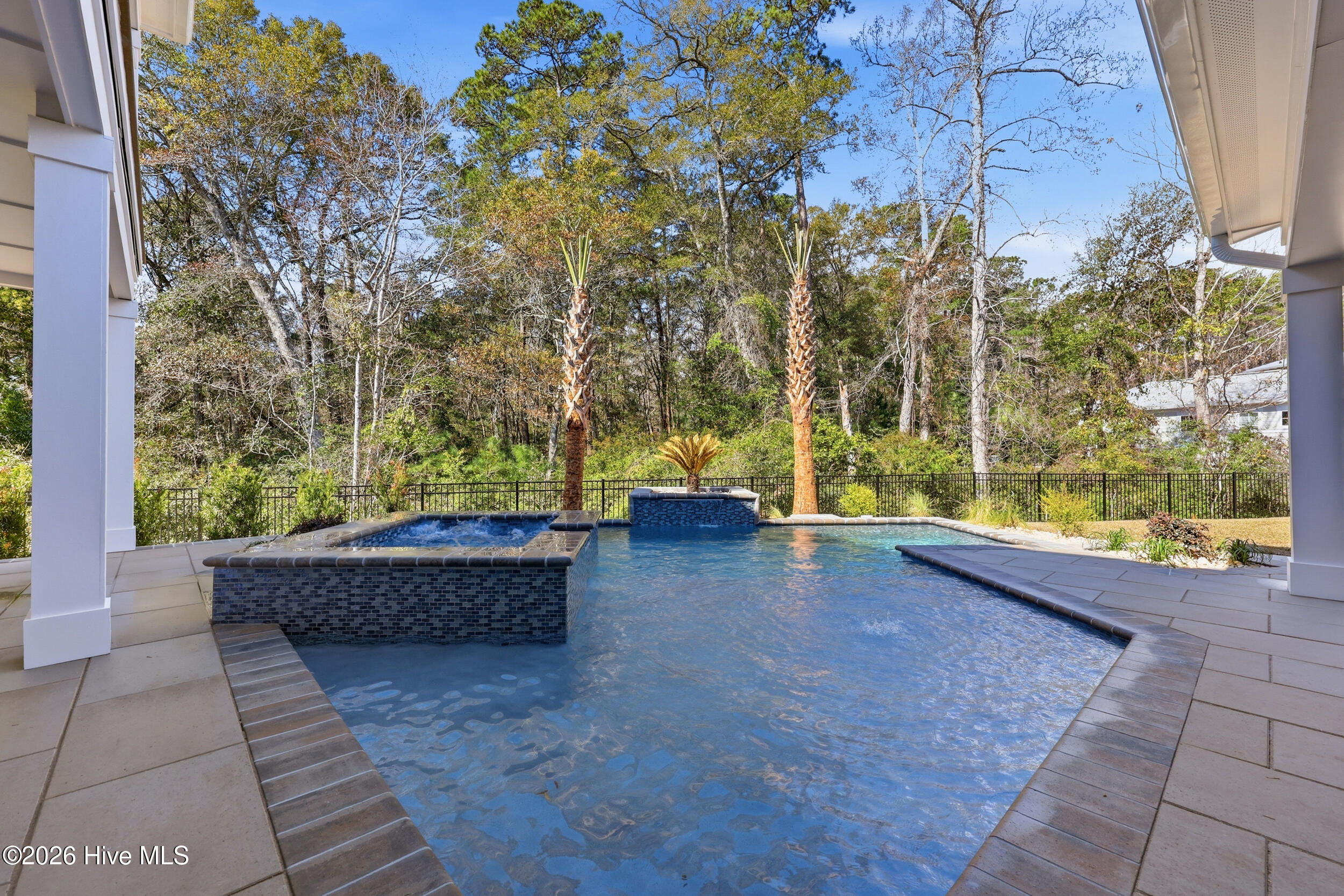 100523956 | Photo 28