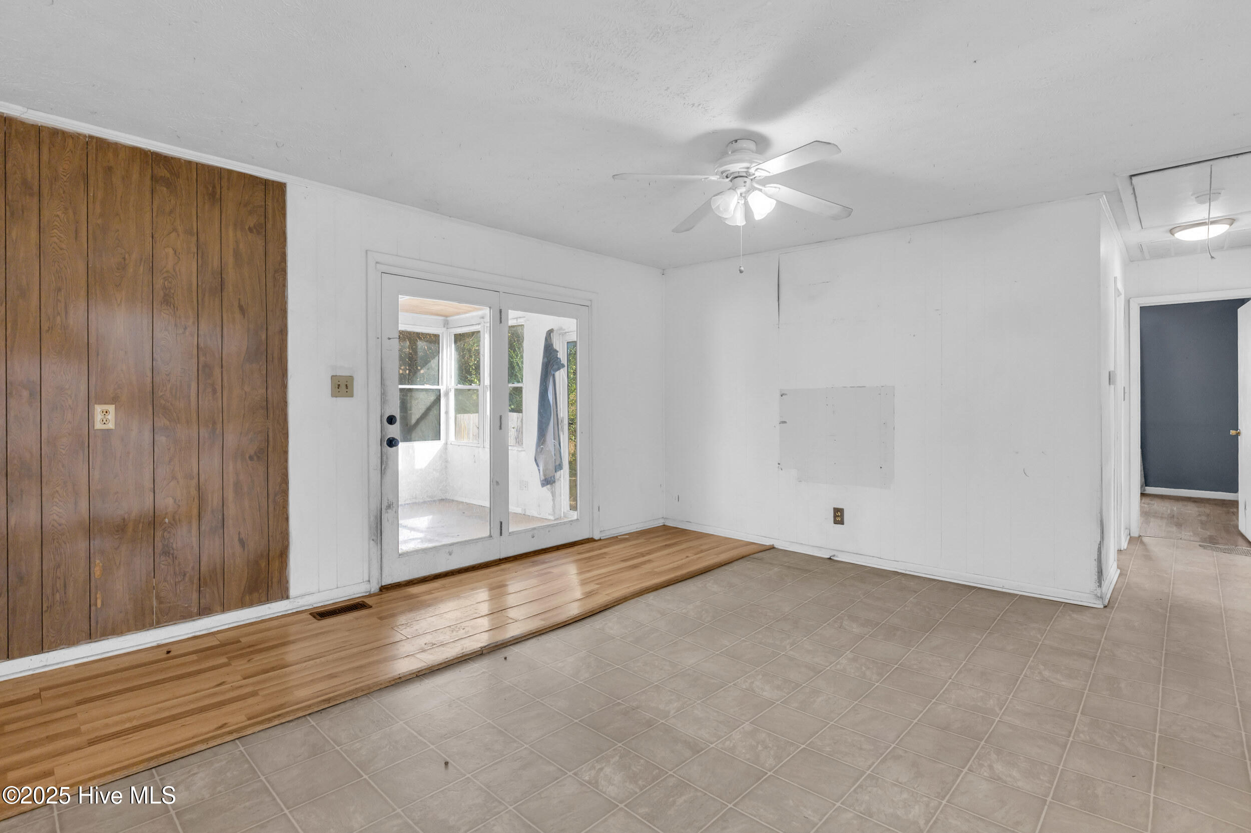 100543256 | Photo 13