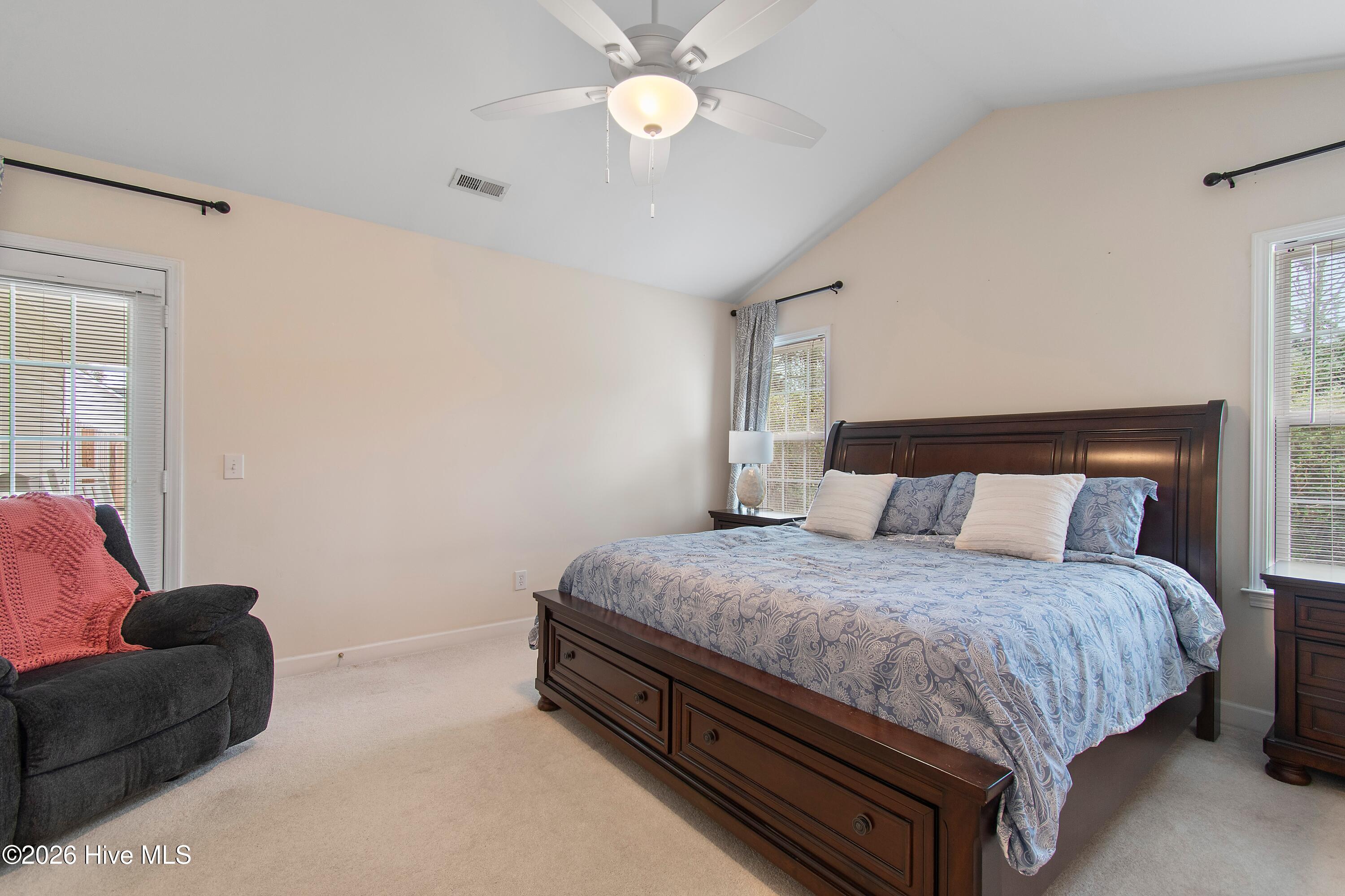 100558212 | Photo 24