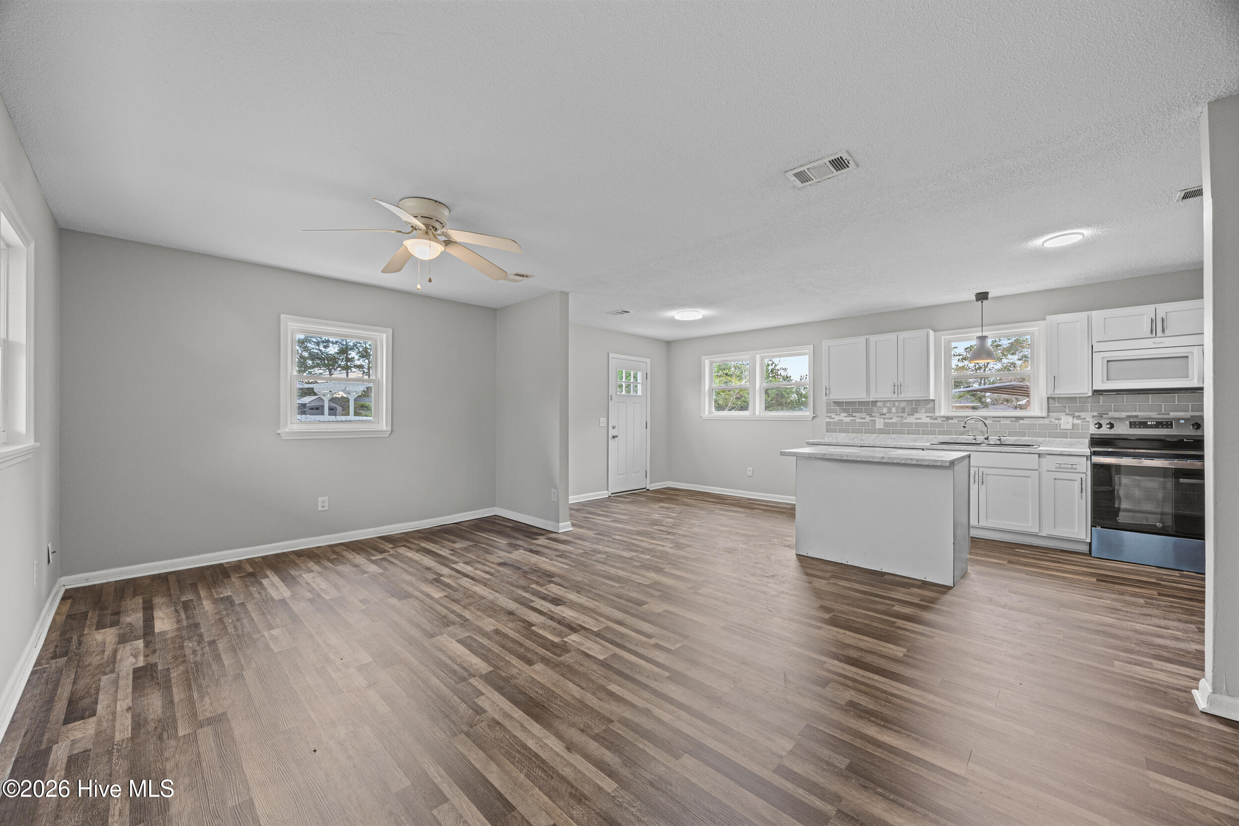 100540773 | Photo 12