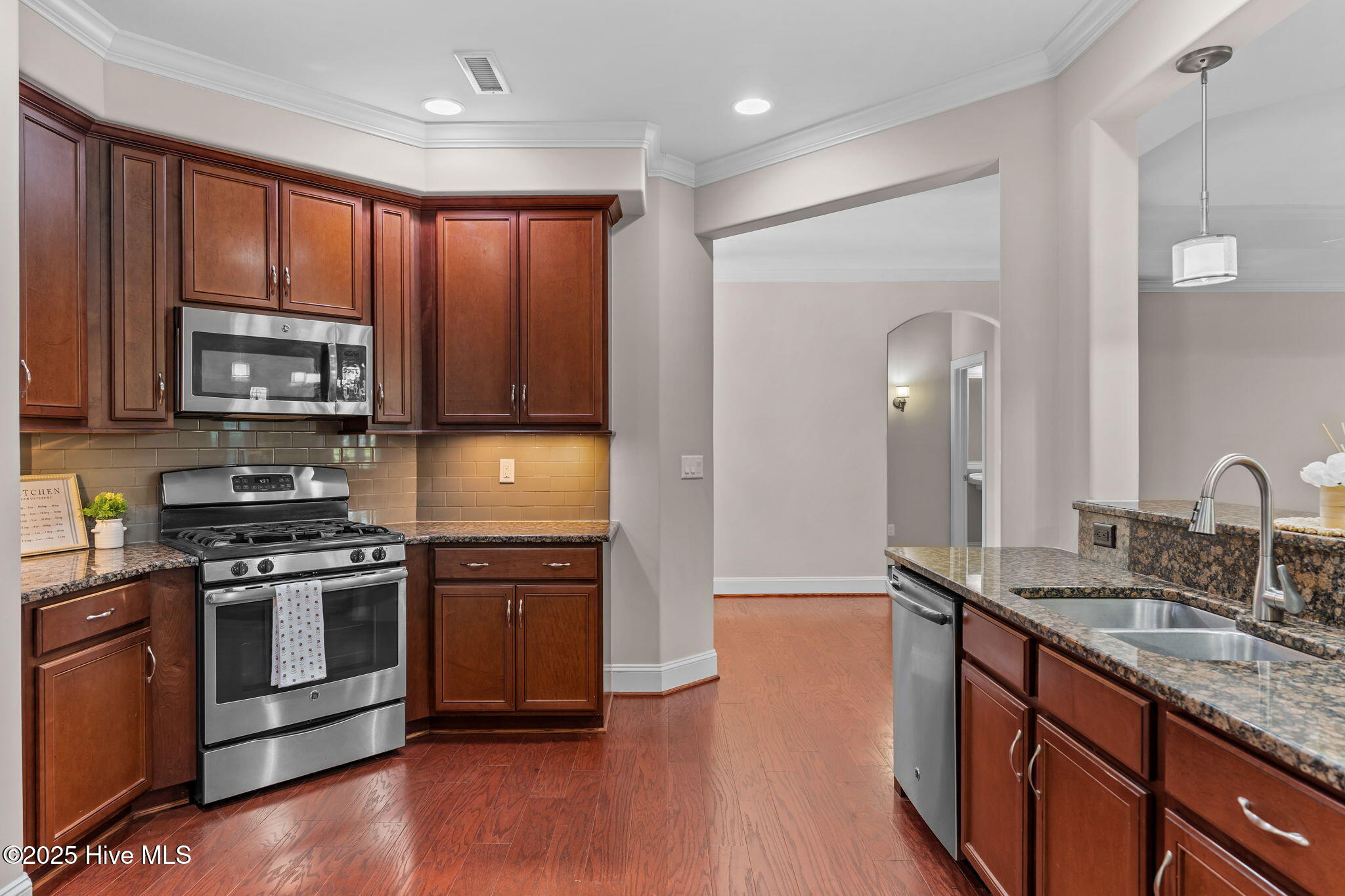 100536953 | Photo 15