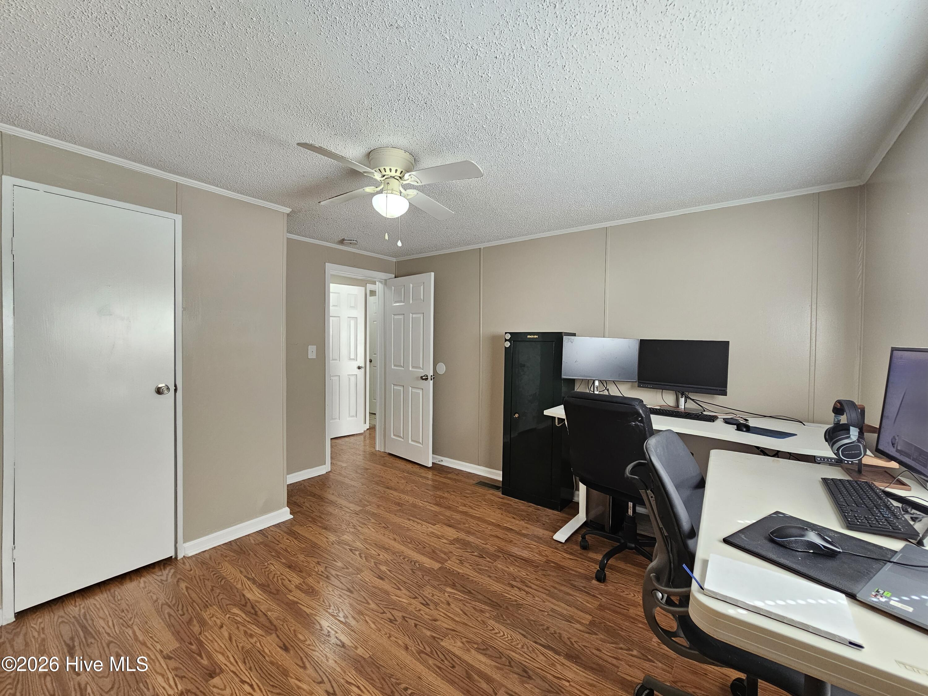 100561319 | Photo 35