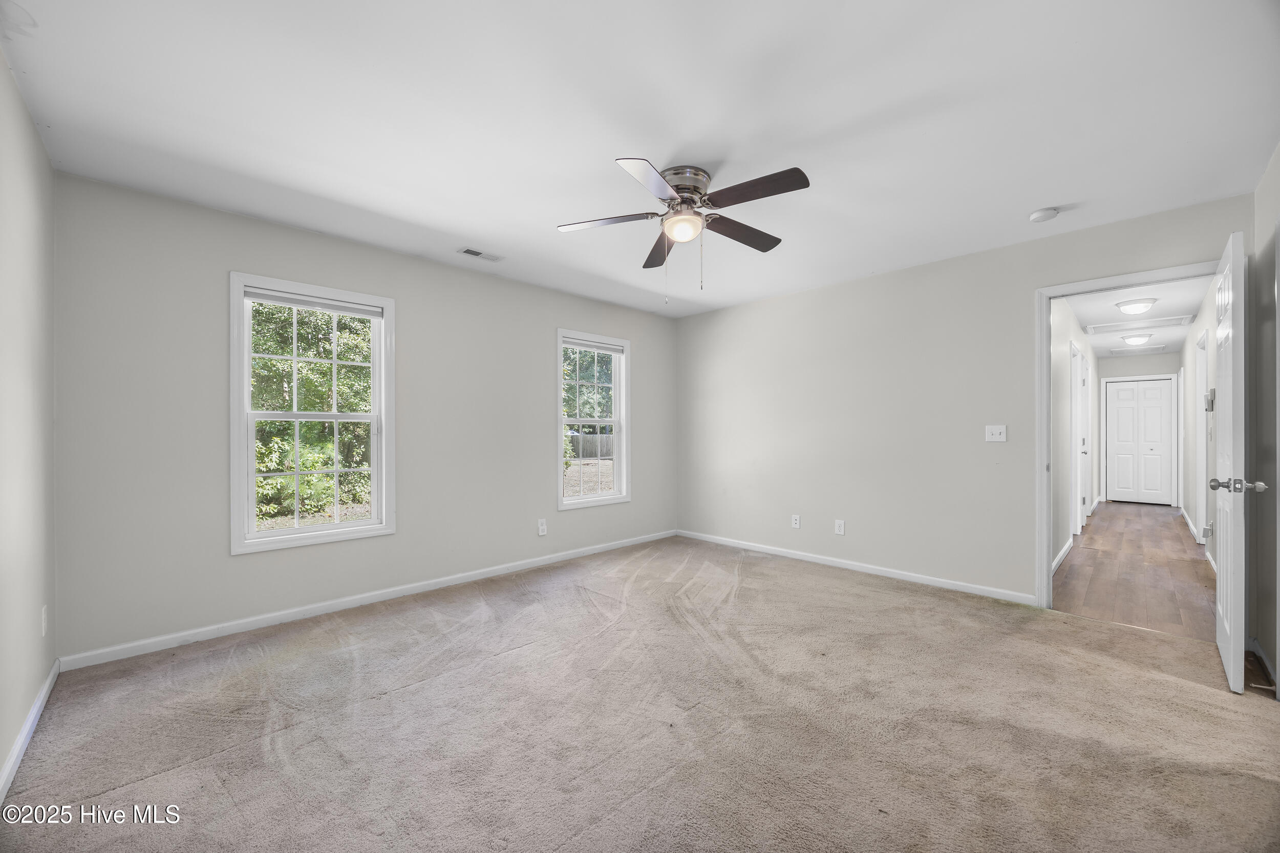 100533405 | Photo 28