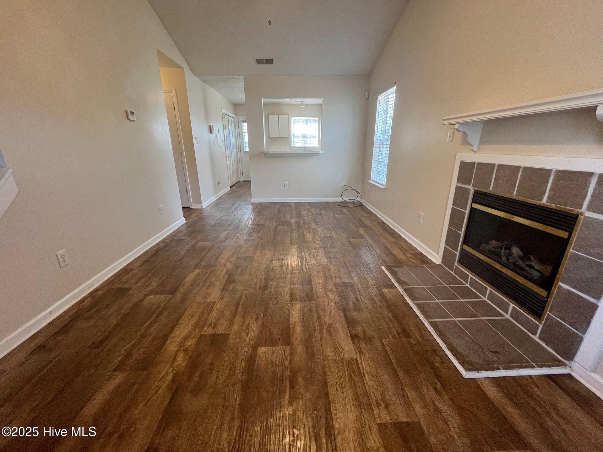 100569102 | Photo 13