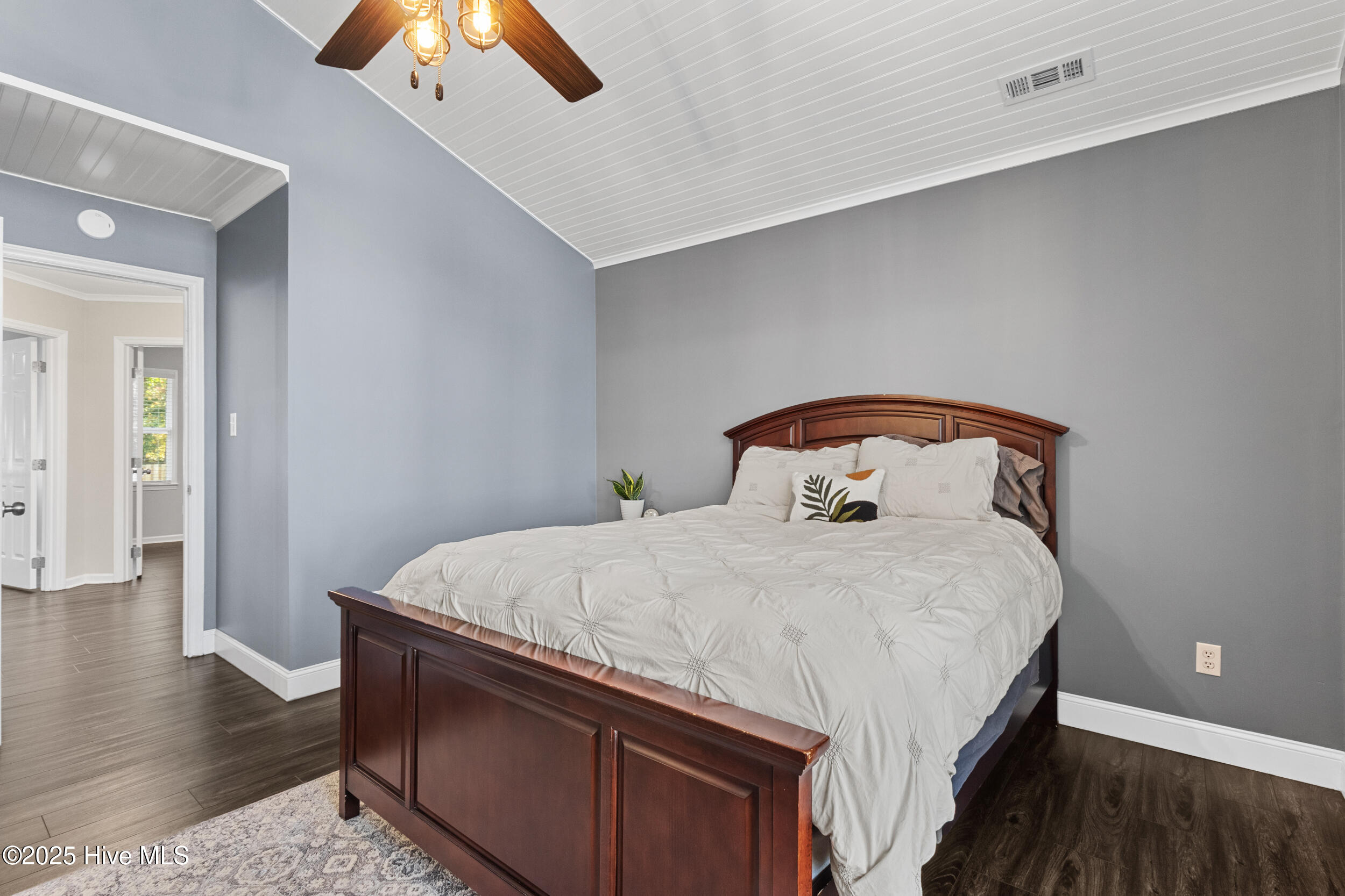 100541040 | Photo 17