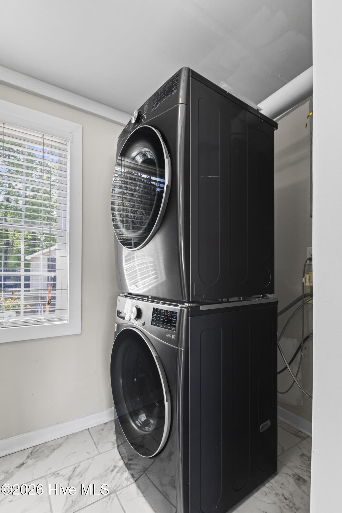 100568439 | Photo 24