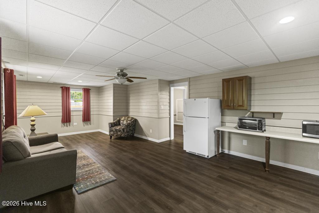 100570465 | Photo 23