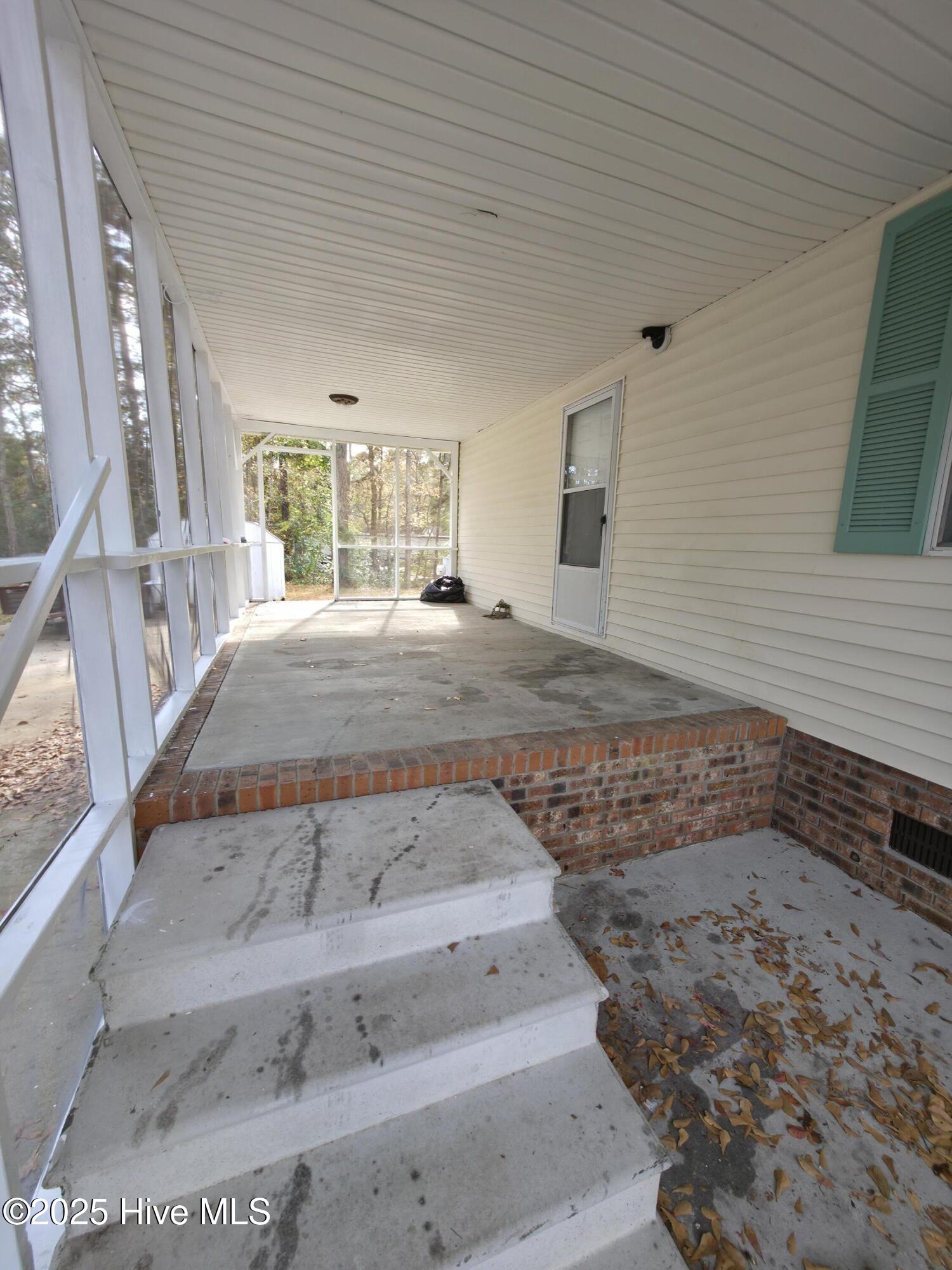 100543220 | Photo 23