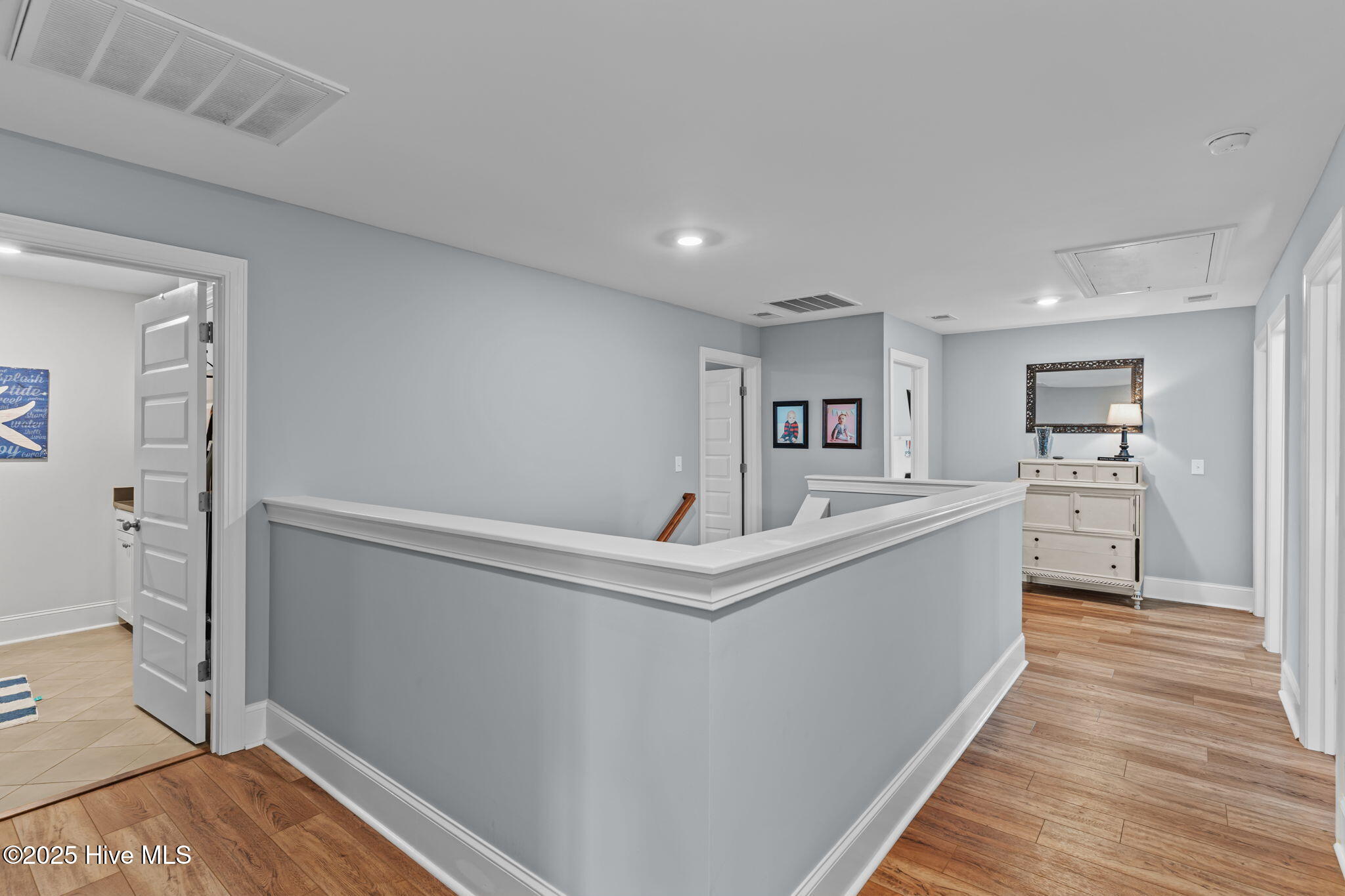 100525303 | Photo 45