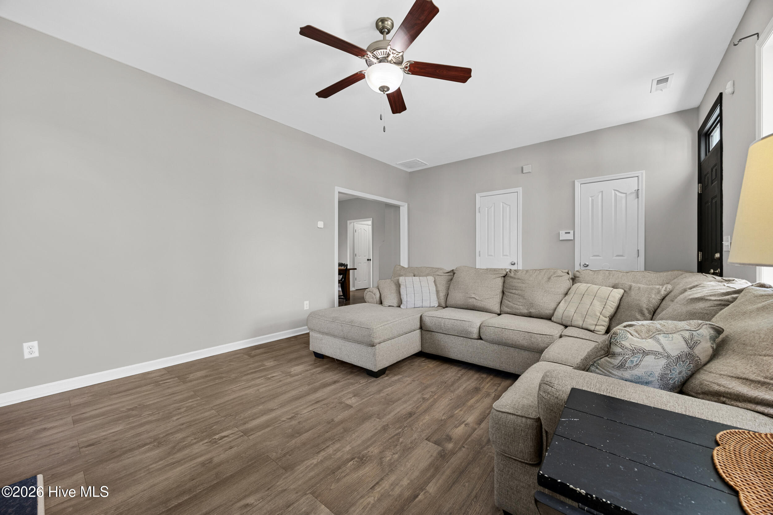 100567272 | Photo 15