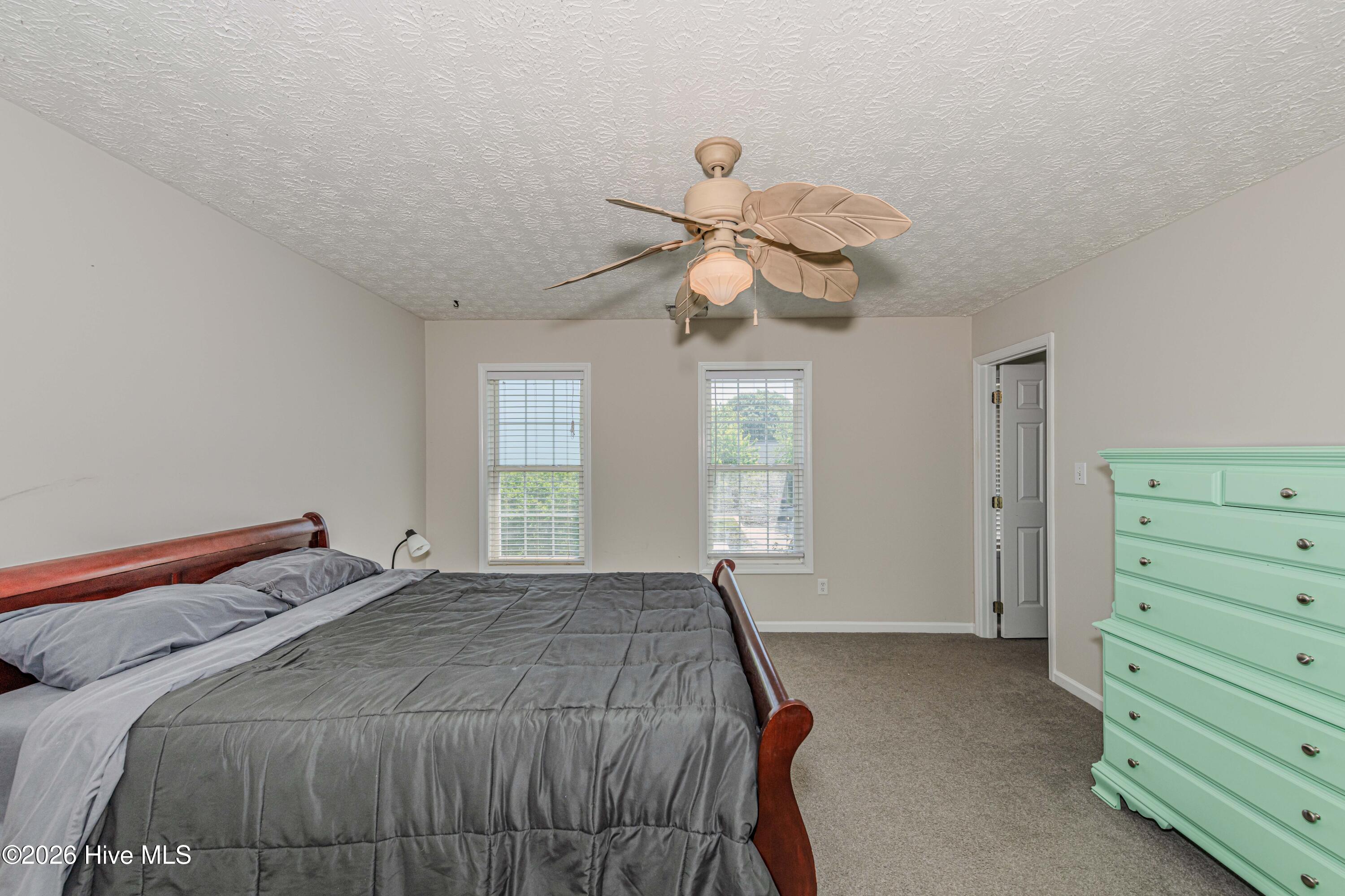 100569182 | Photo 27