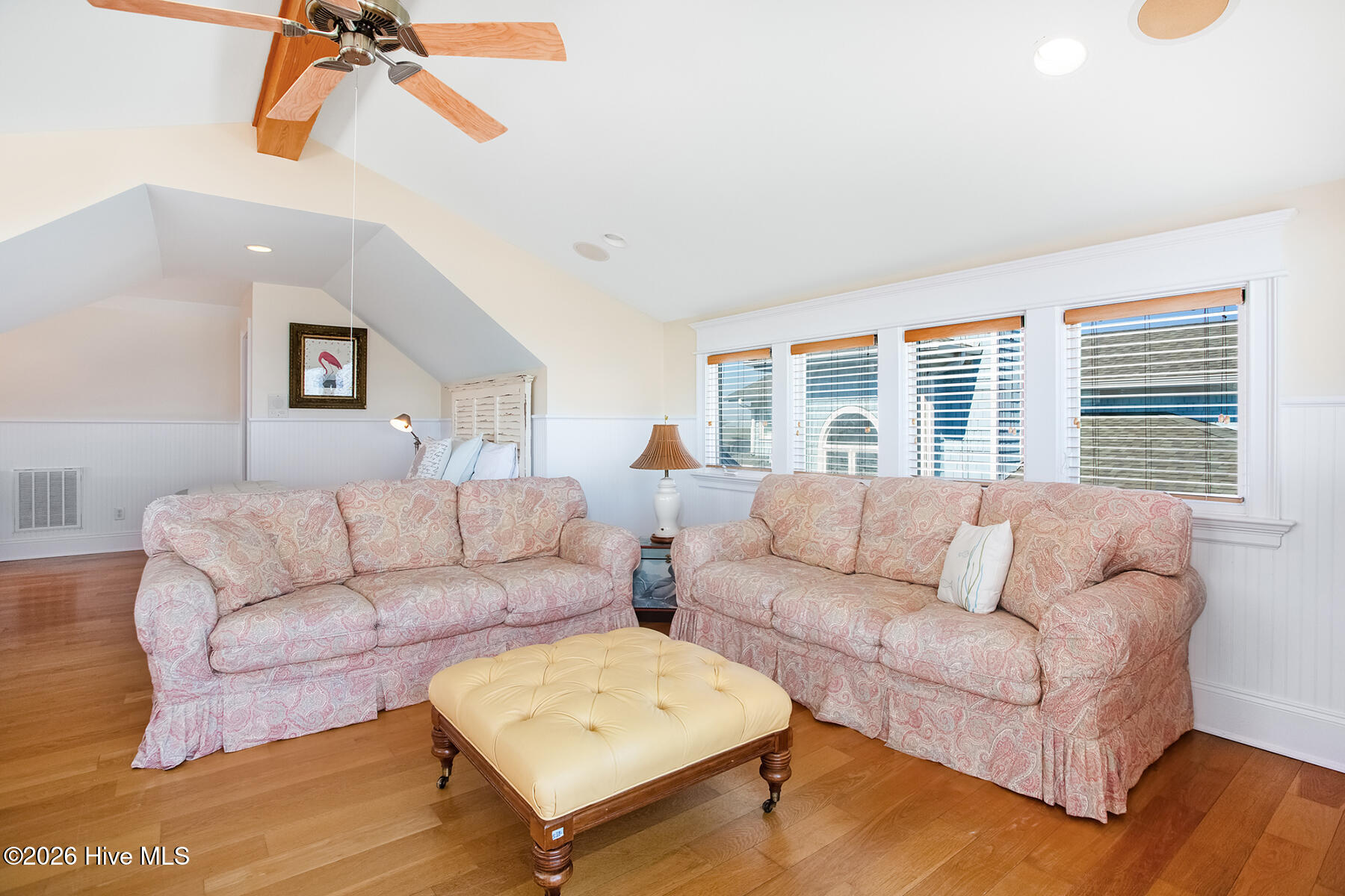 100559523 | Photo 28