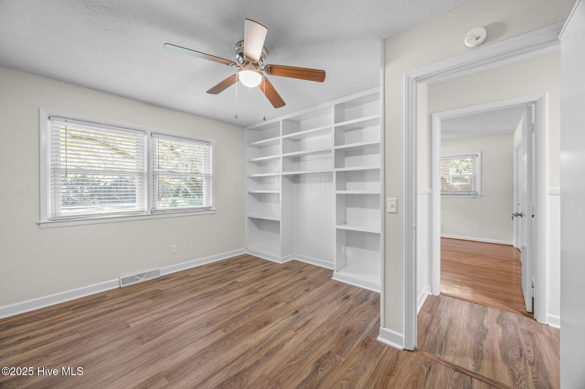 100540435 | Photo 28