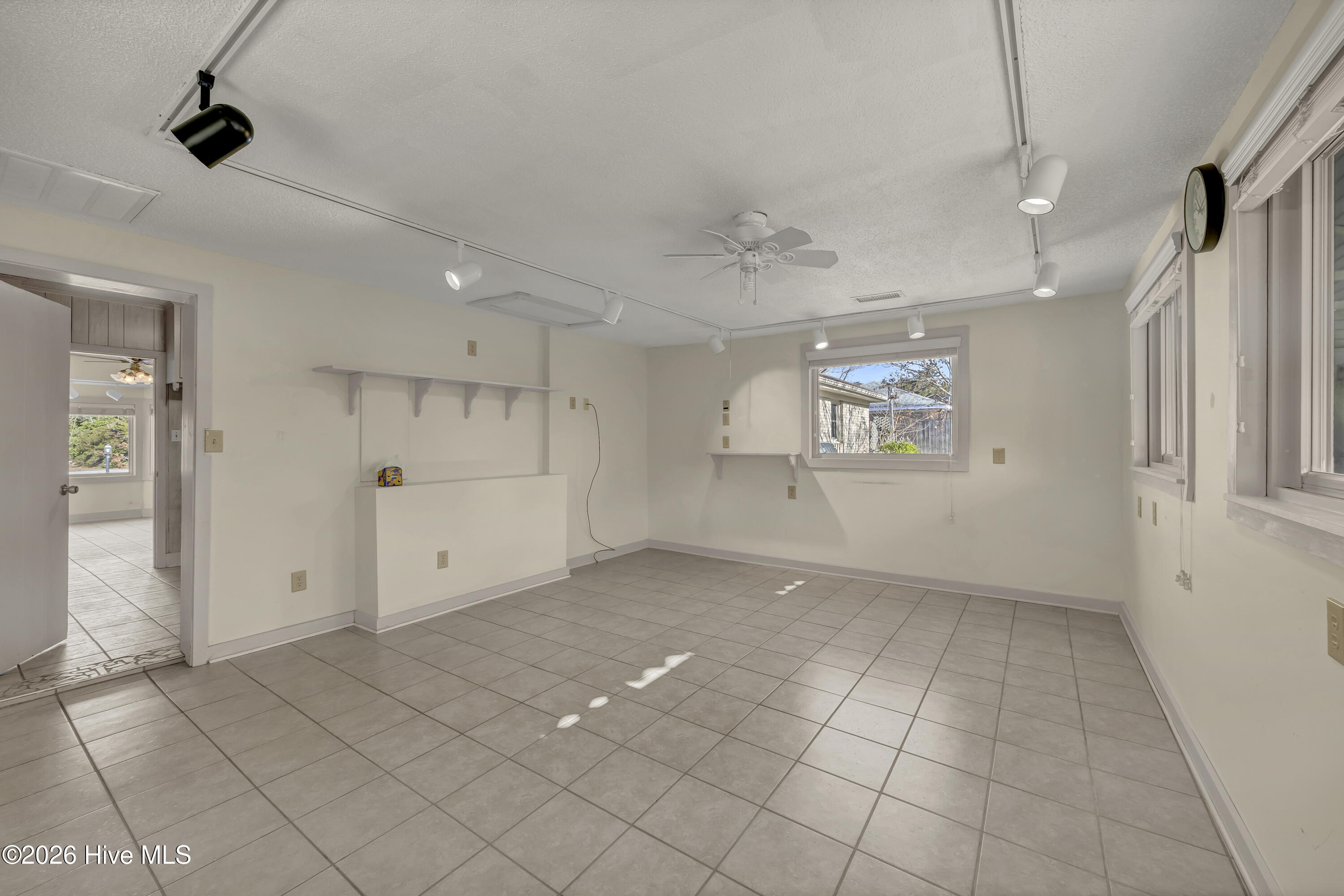 100547308 | Photo 12