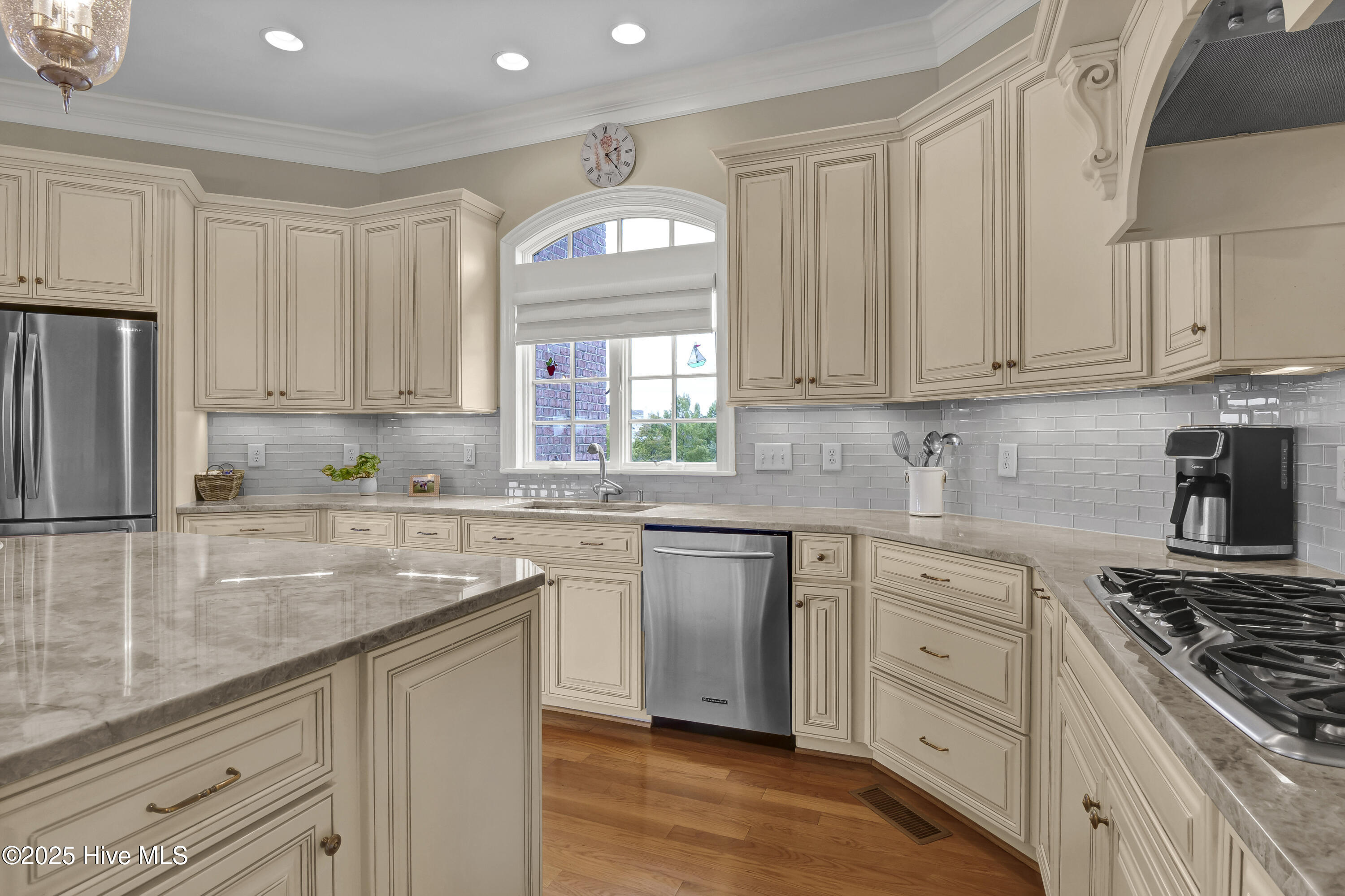 100555376 | Photo 15