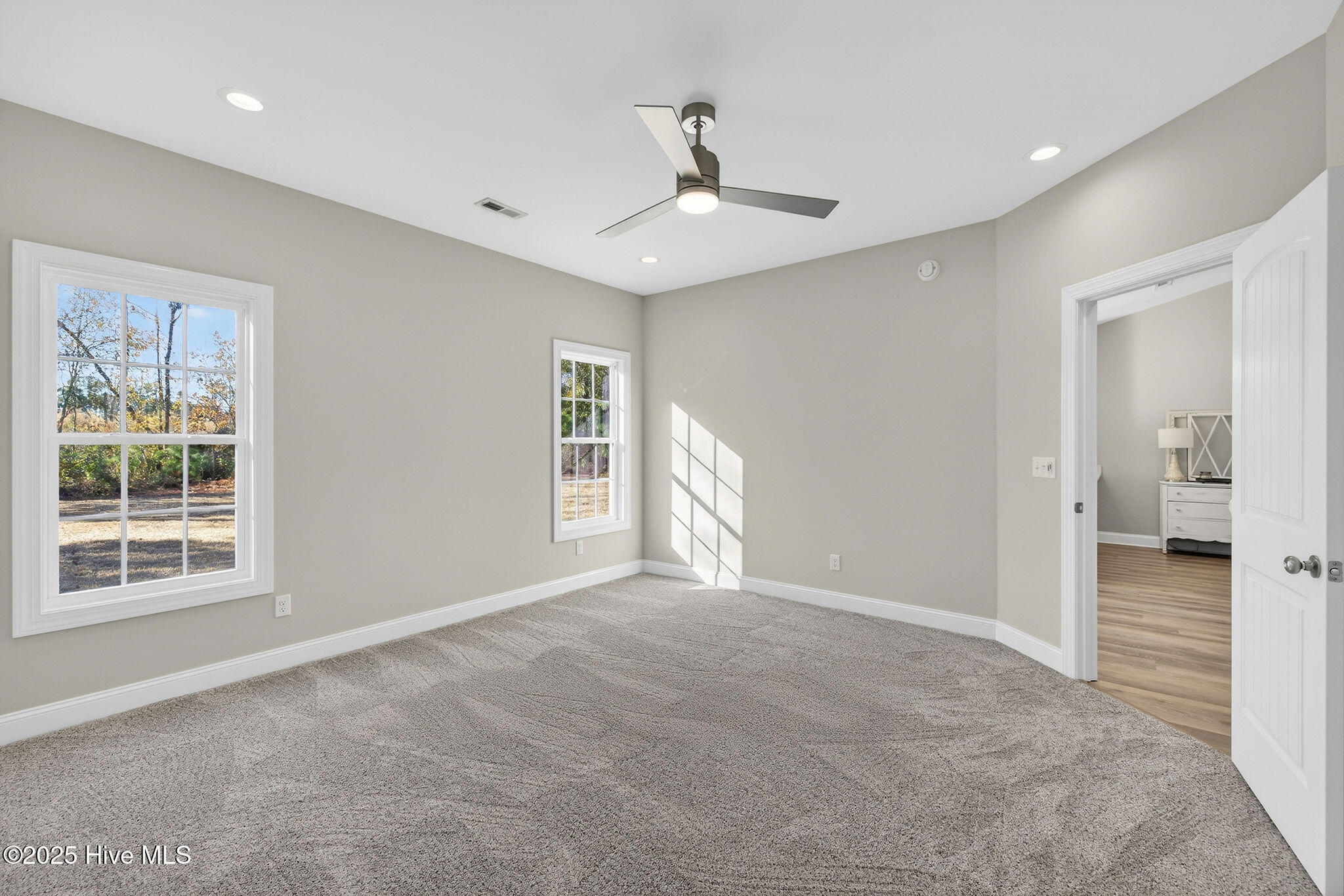 100546683 | Photo 17