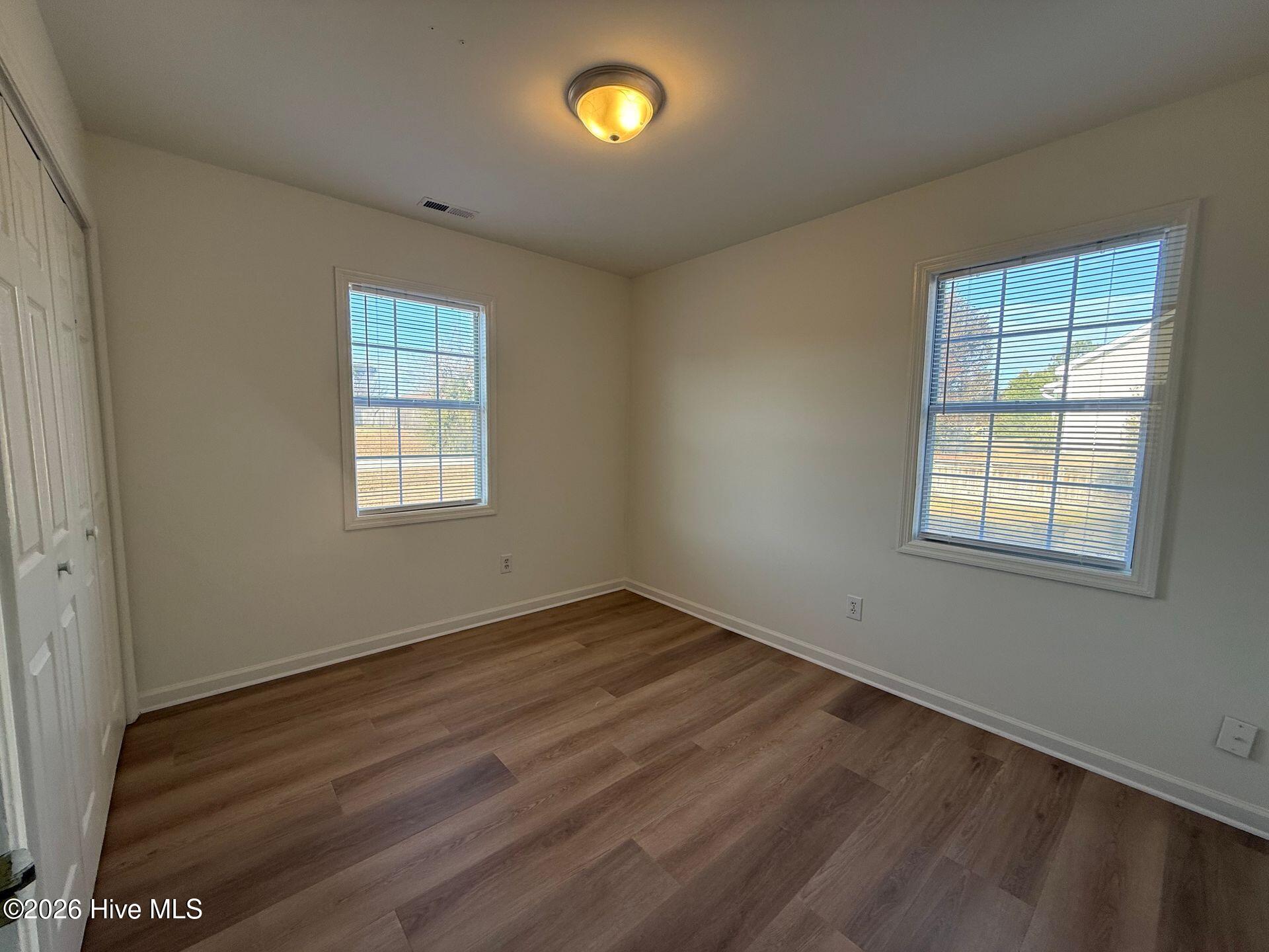 100548305 | Photo 11