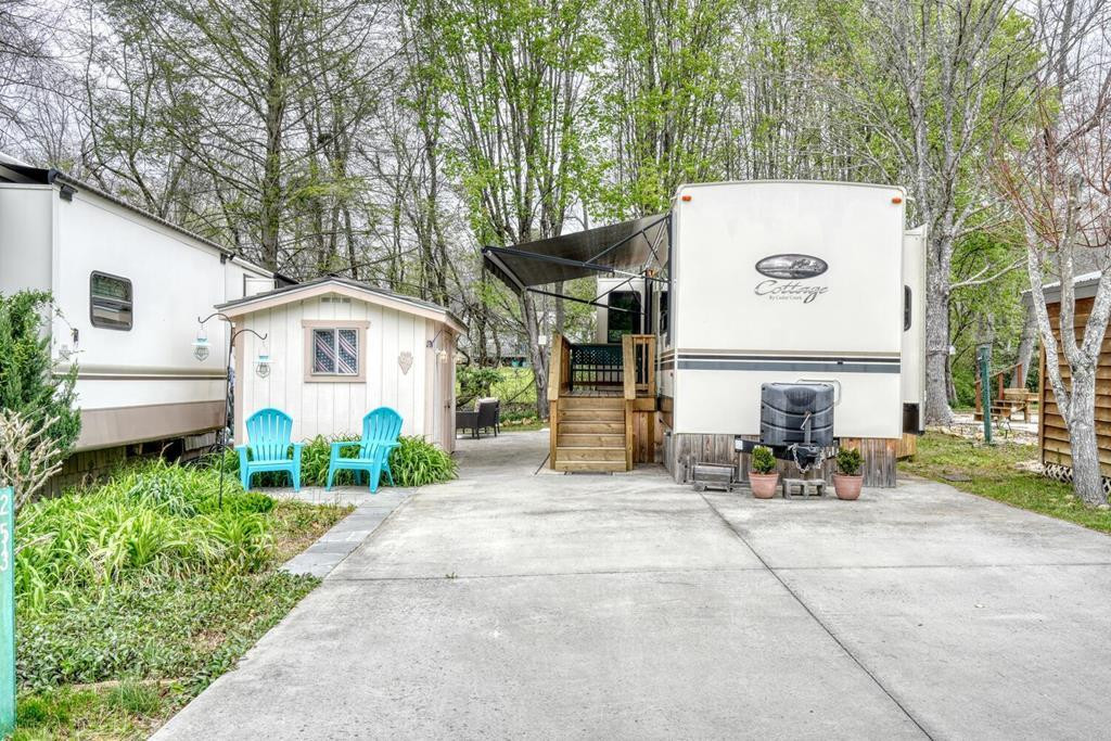 Homes for sale in Blairsville, GA | 253 Conley Crk, Blairsville, GA 30512 | MLS# 98544264