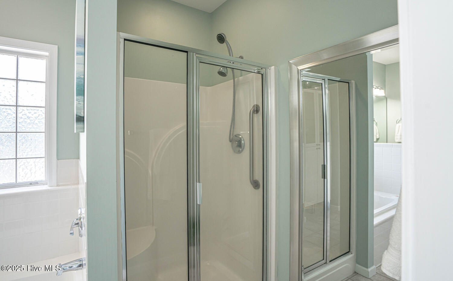 100532611 | Photo 46