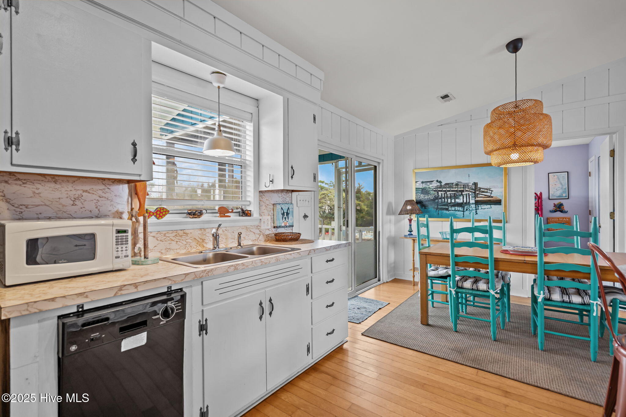 100531586 | Photo 18